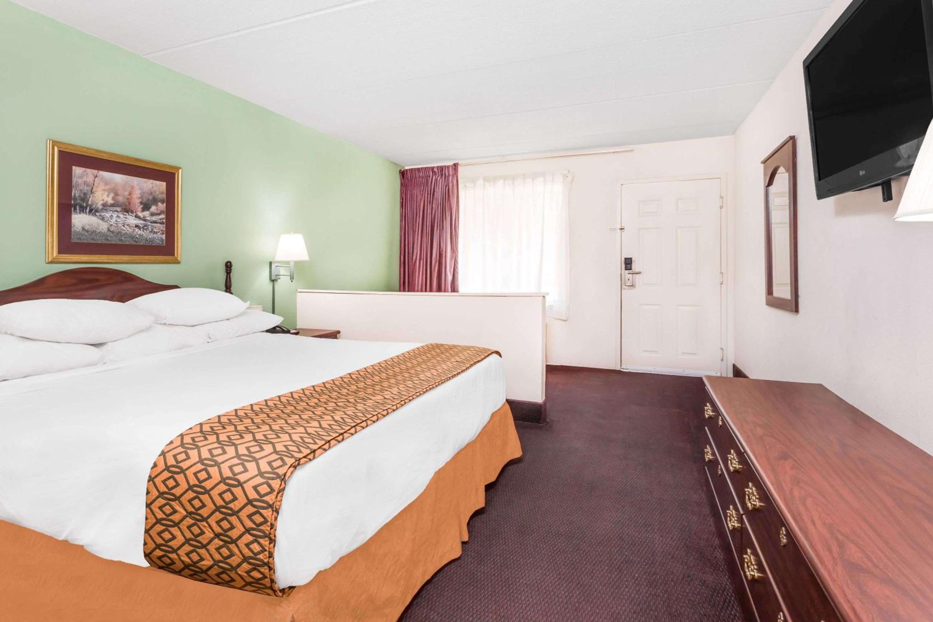 Days Inn by Wyndham Lavonia - Property Image 8