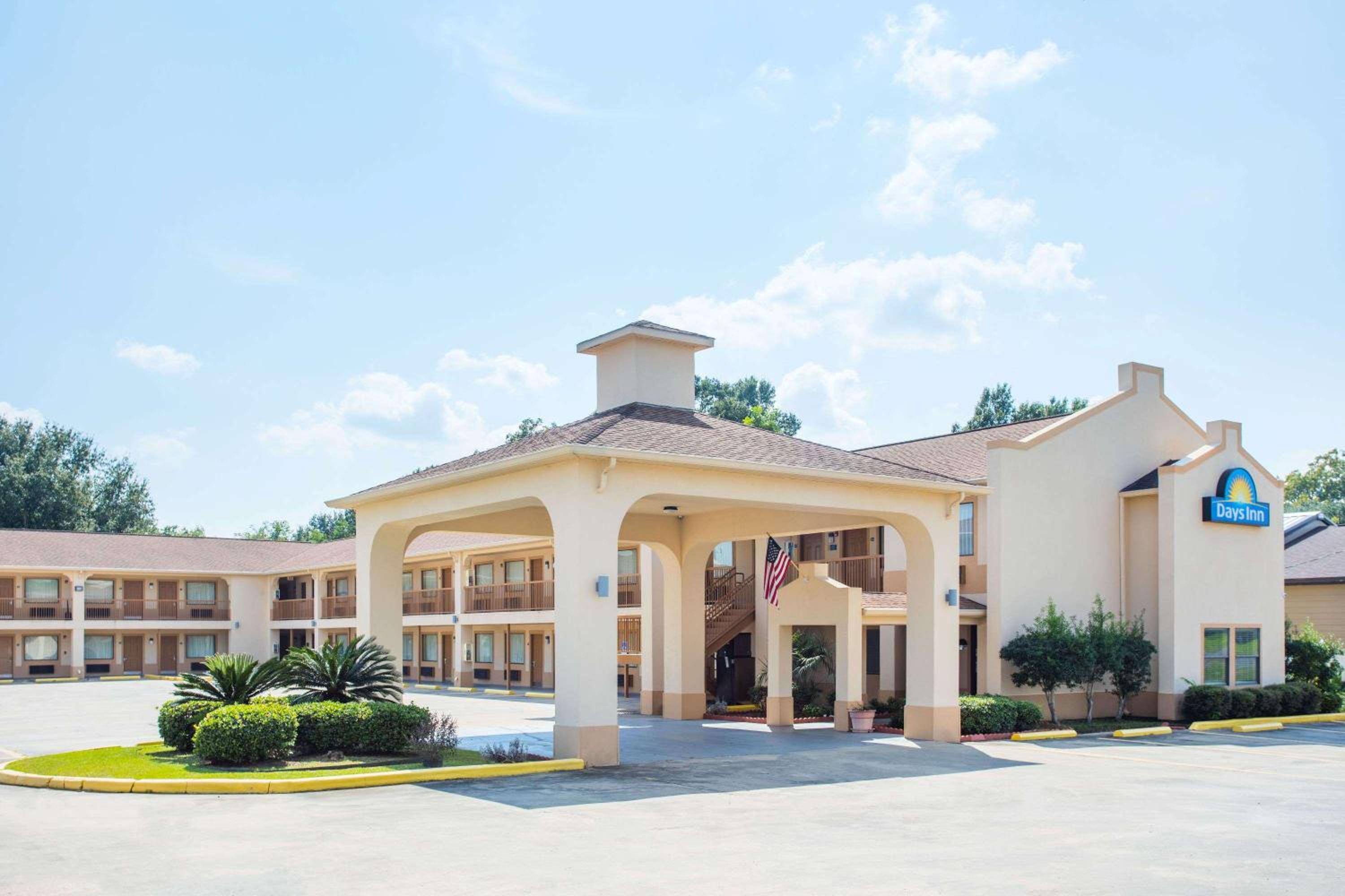 Days Inn by Wyndham Abbeville view 2