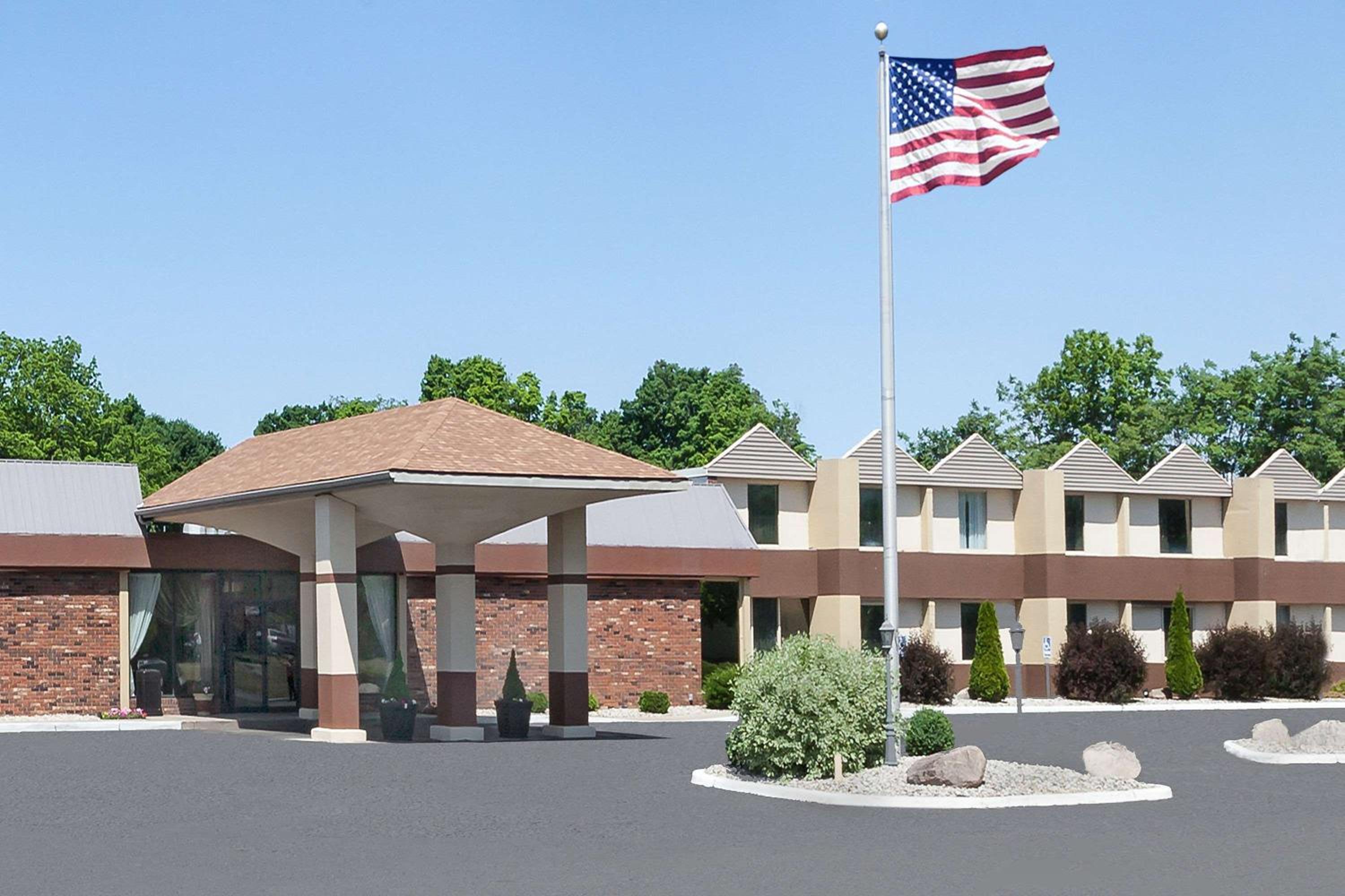 Jackson Vacations - Days Inn by Wyndham Albion - Property Image 1