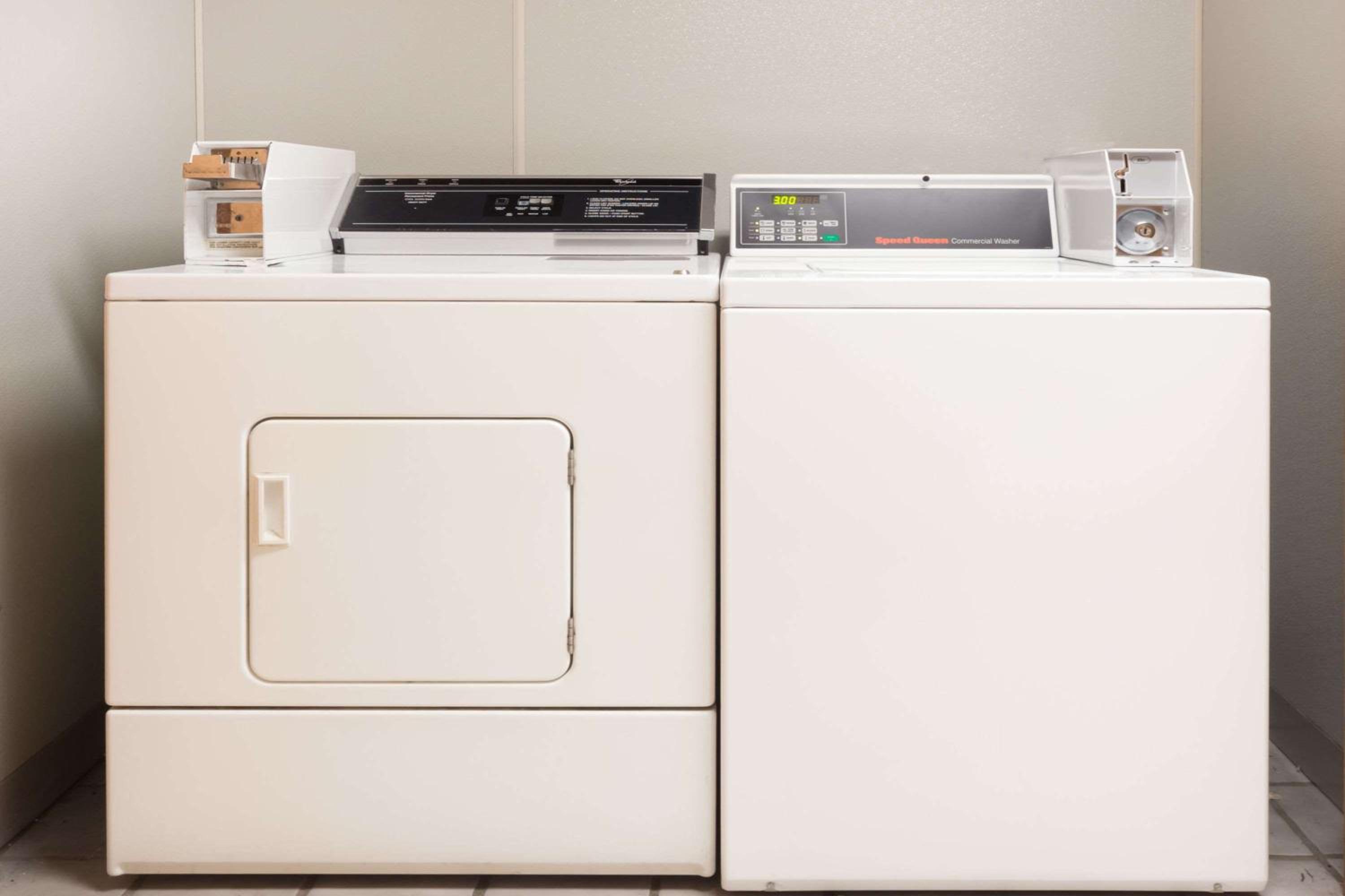 Bloomington Vacations - Days Inn  Suites by Wyndham Bloomington/Normal IL - Property Image 30