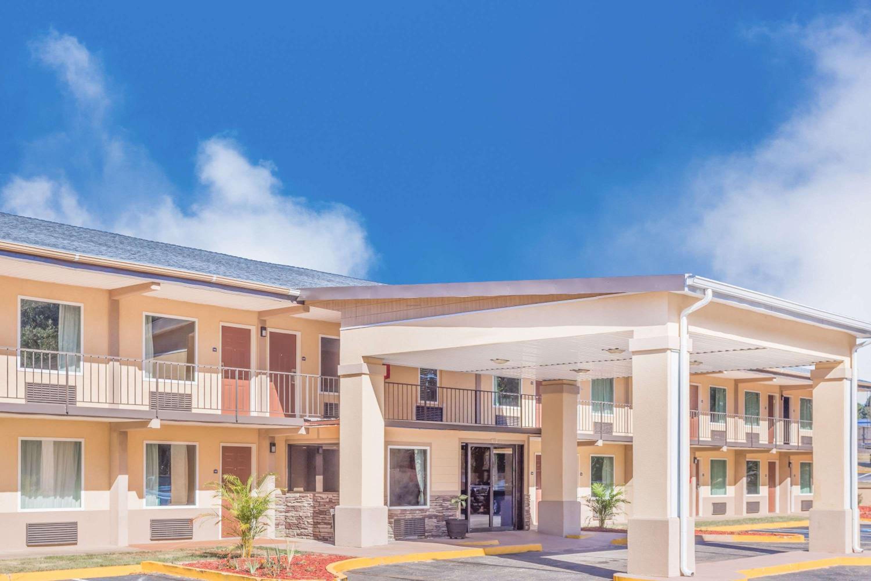Clemson Vacations - Days Inn by Wyndham Lavonia - Property Image 1