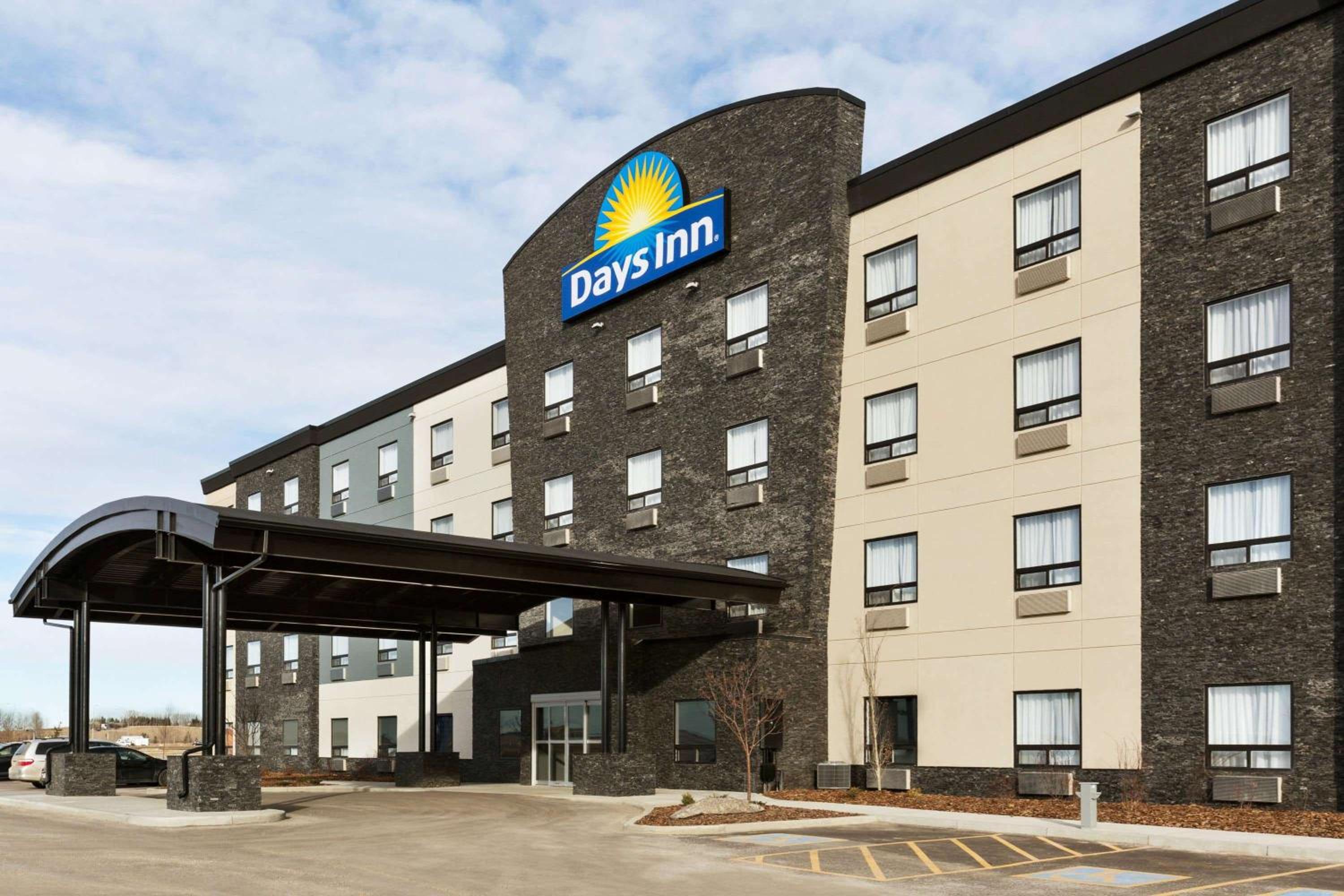 Hotel Days Inn by Wyndham Calgary North Balzac - Image 1