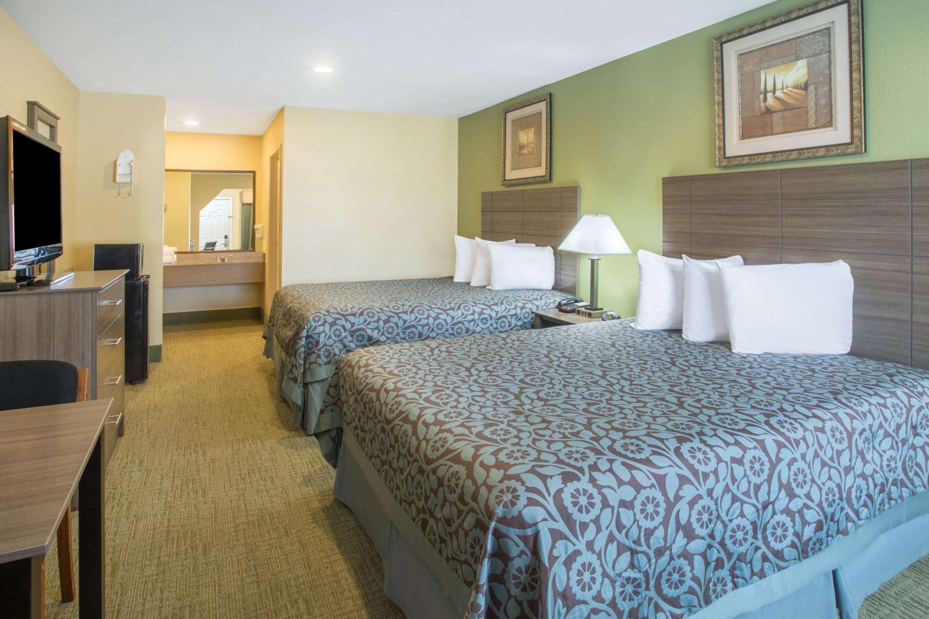 Days Inn by Wyndham Abbeville view 5