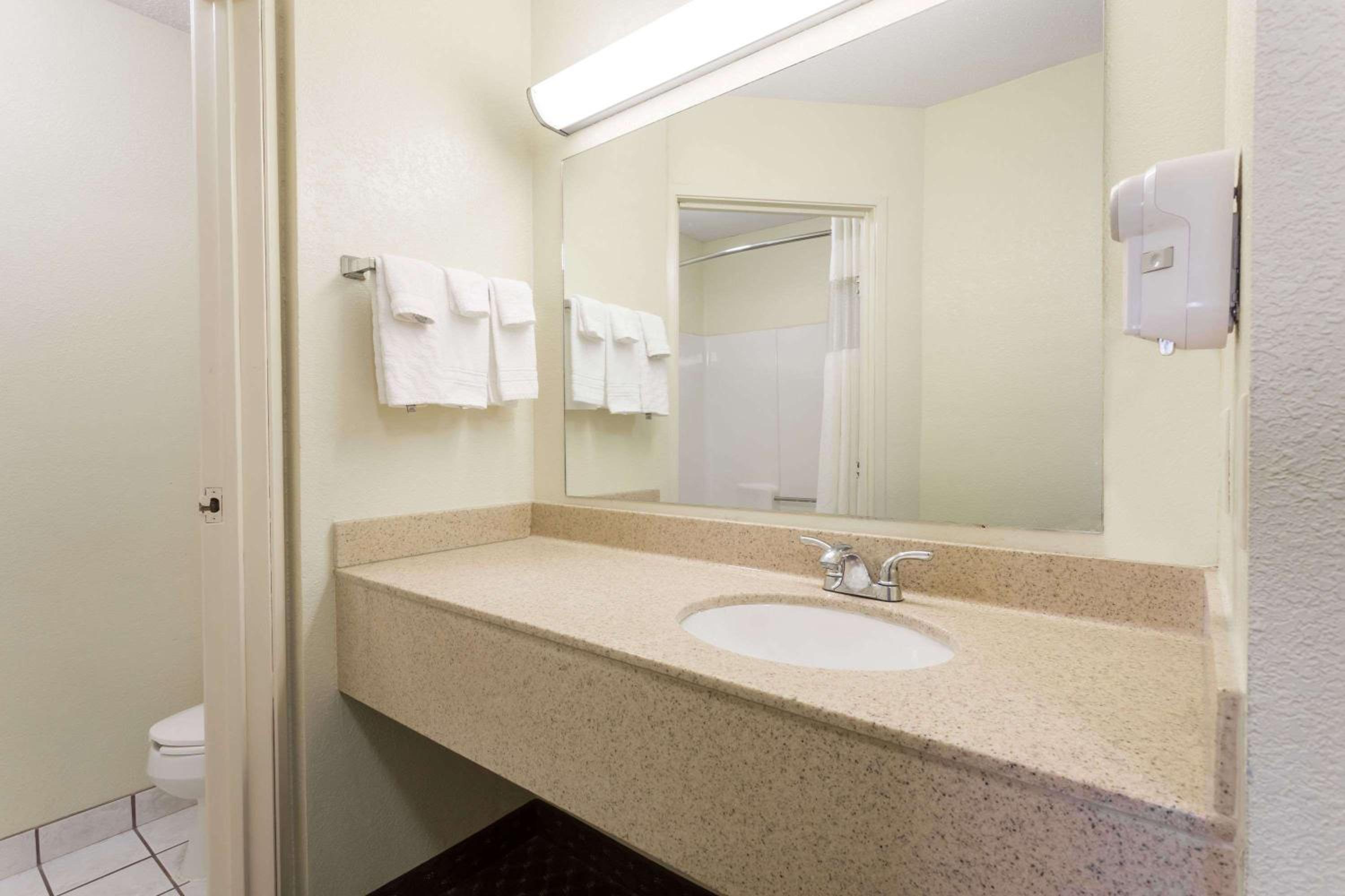 Bloomington Vacations - Days Inn  Suites by Wyndham Bloomington/Normal IL - Property Image 24