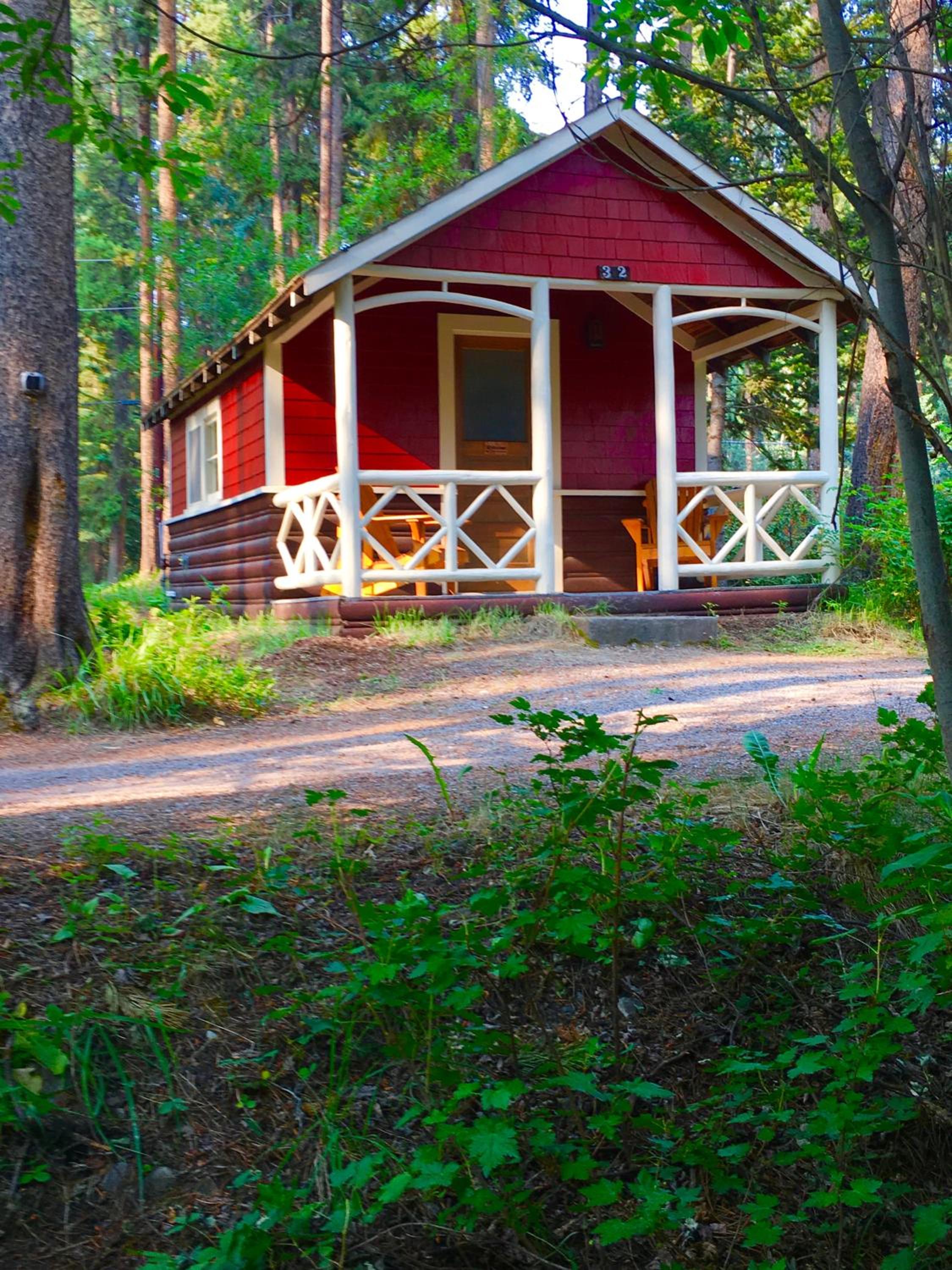 Johnston Canyon Lodge & Bungalows view 2