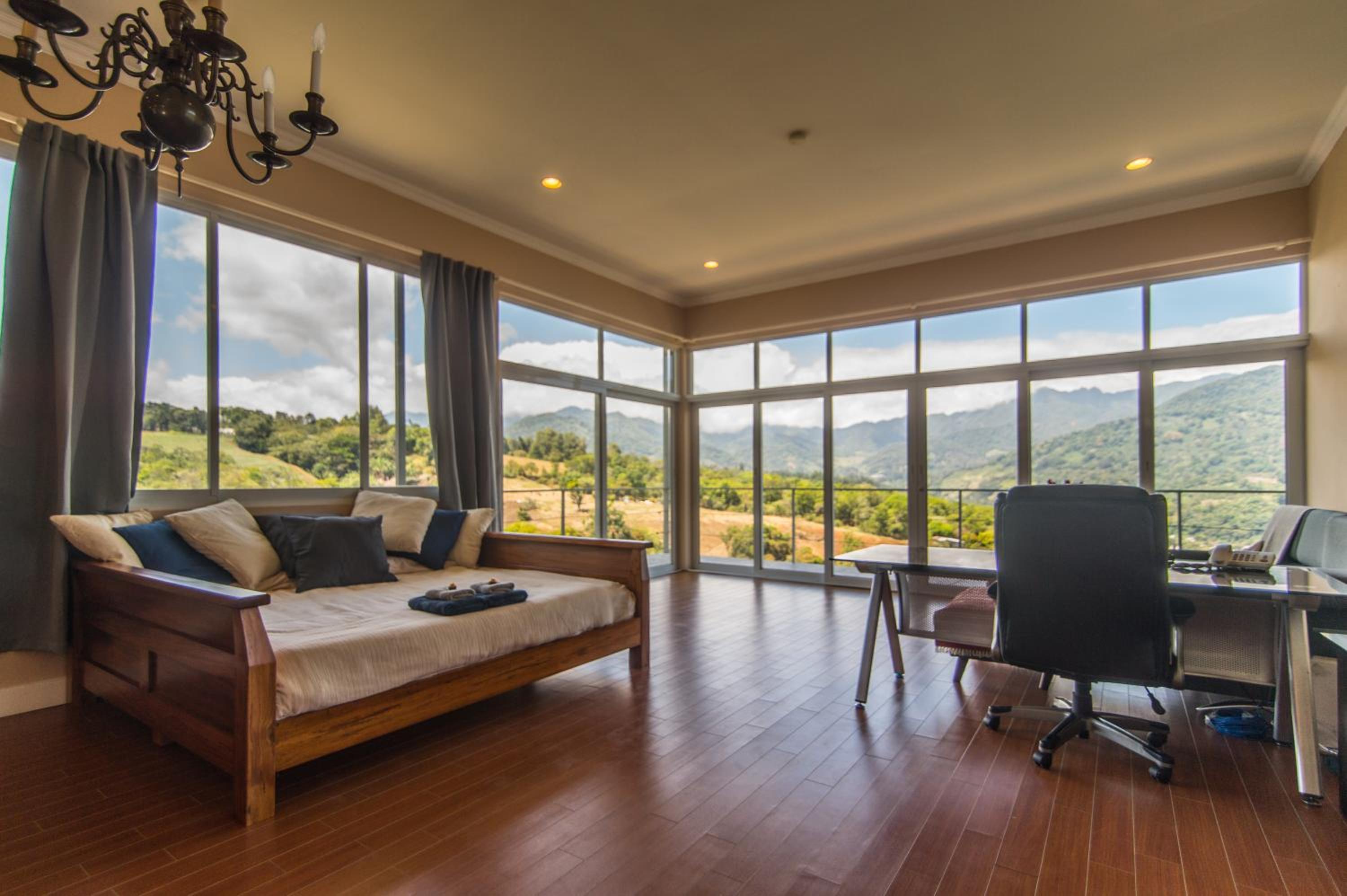 Hotel Casa Ejecutiva Boquete - Image 1