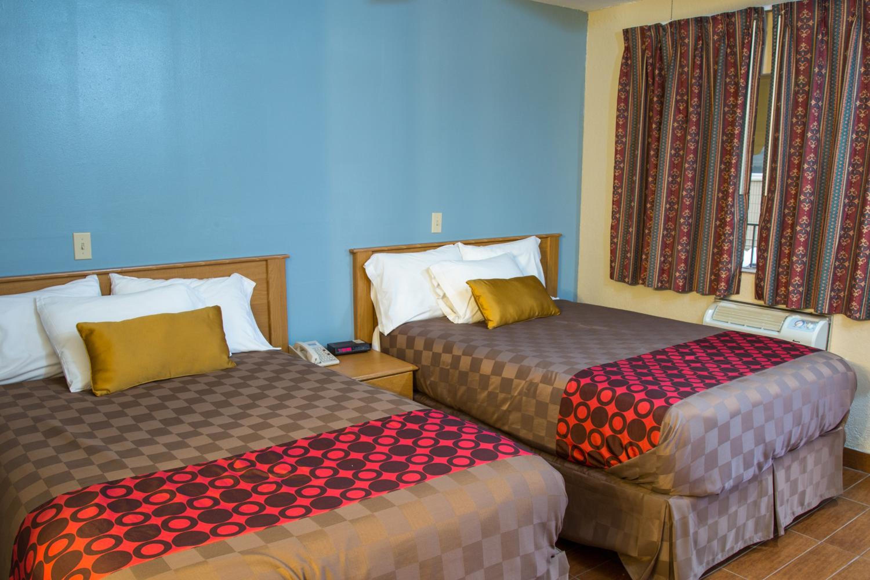 Townhouse Inn and Suites
