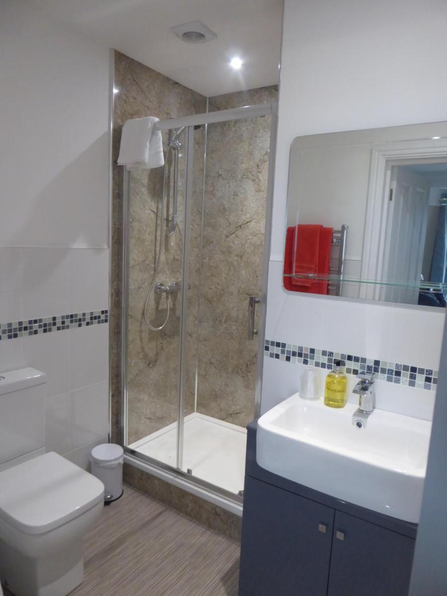 Hotel Woodlands Guest House - Image 1