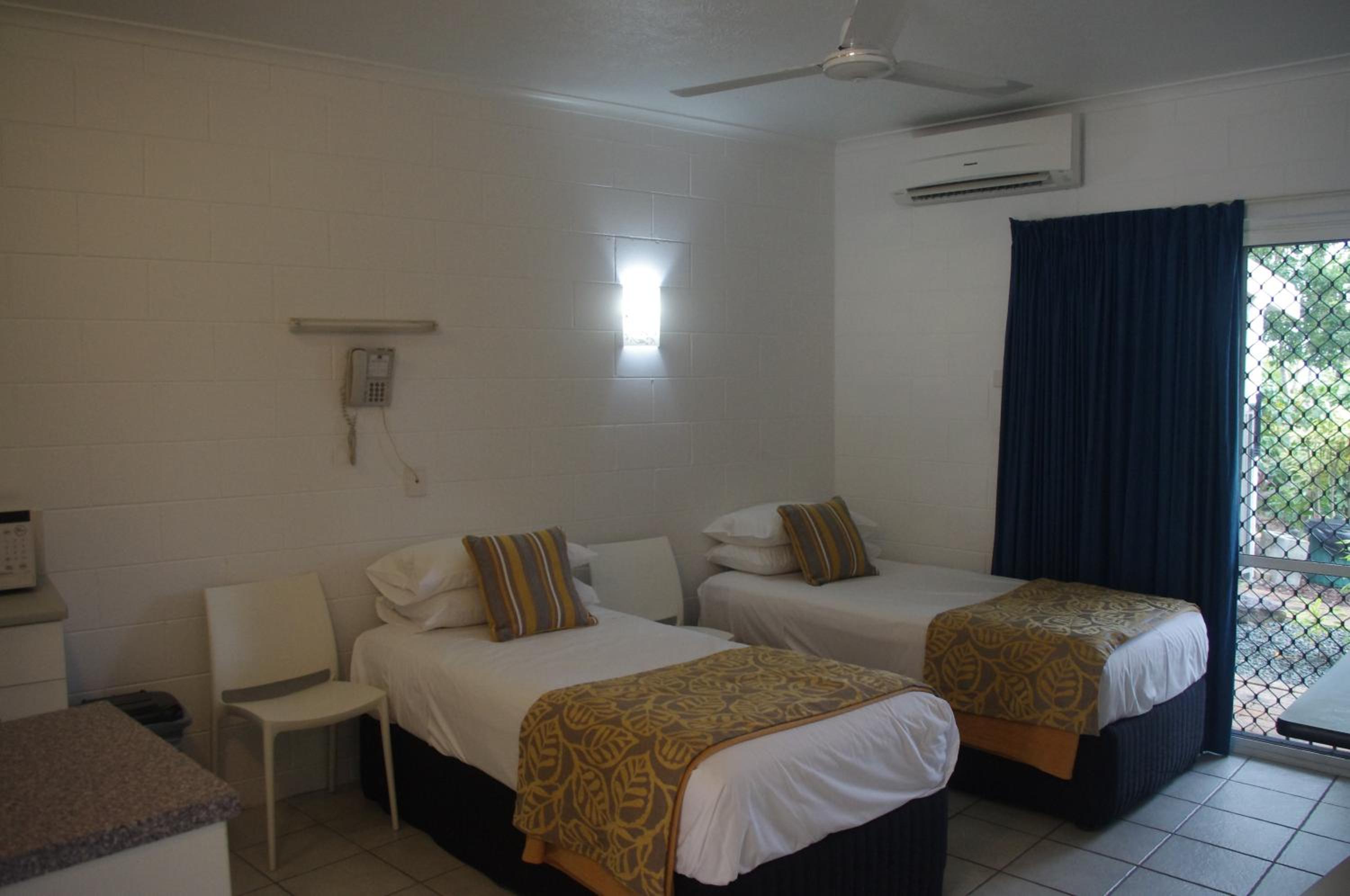 Colonial Palms Motor Inn