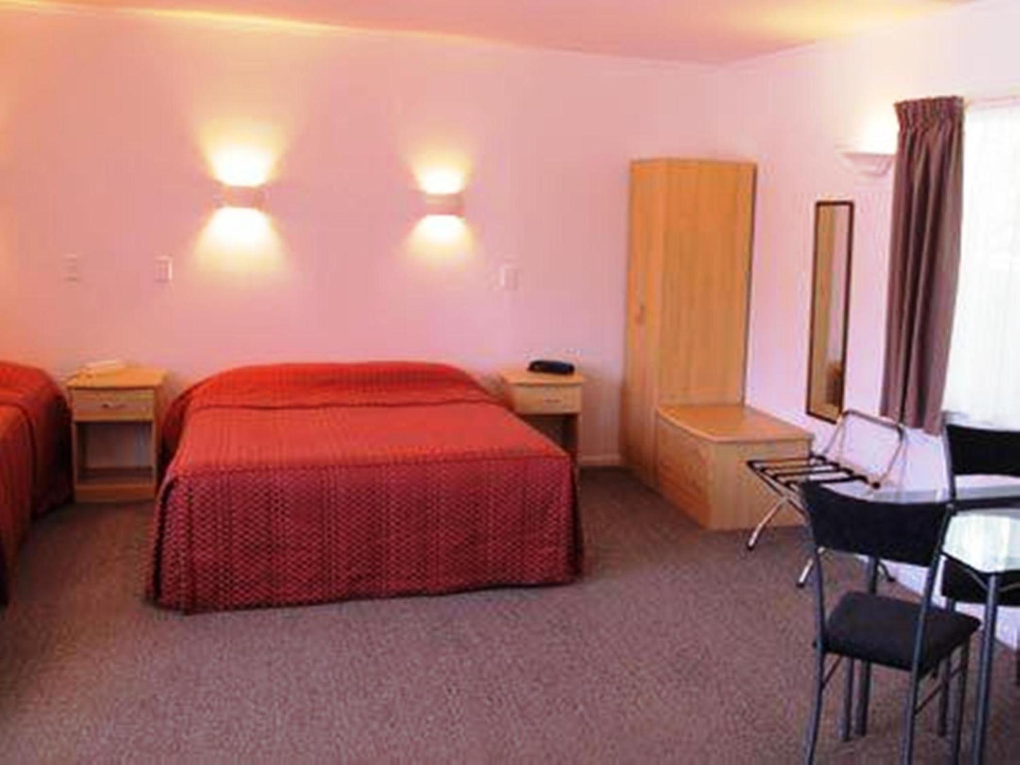 Riverview Motel