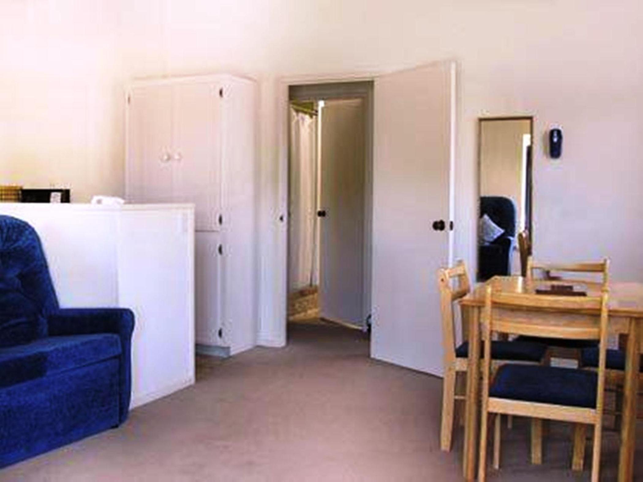 Riverview Motel