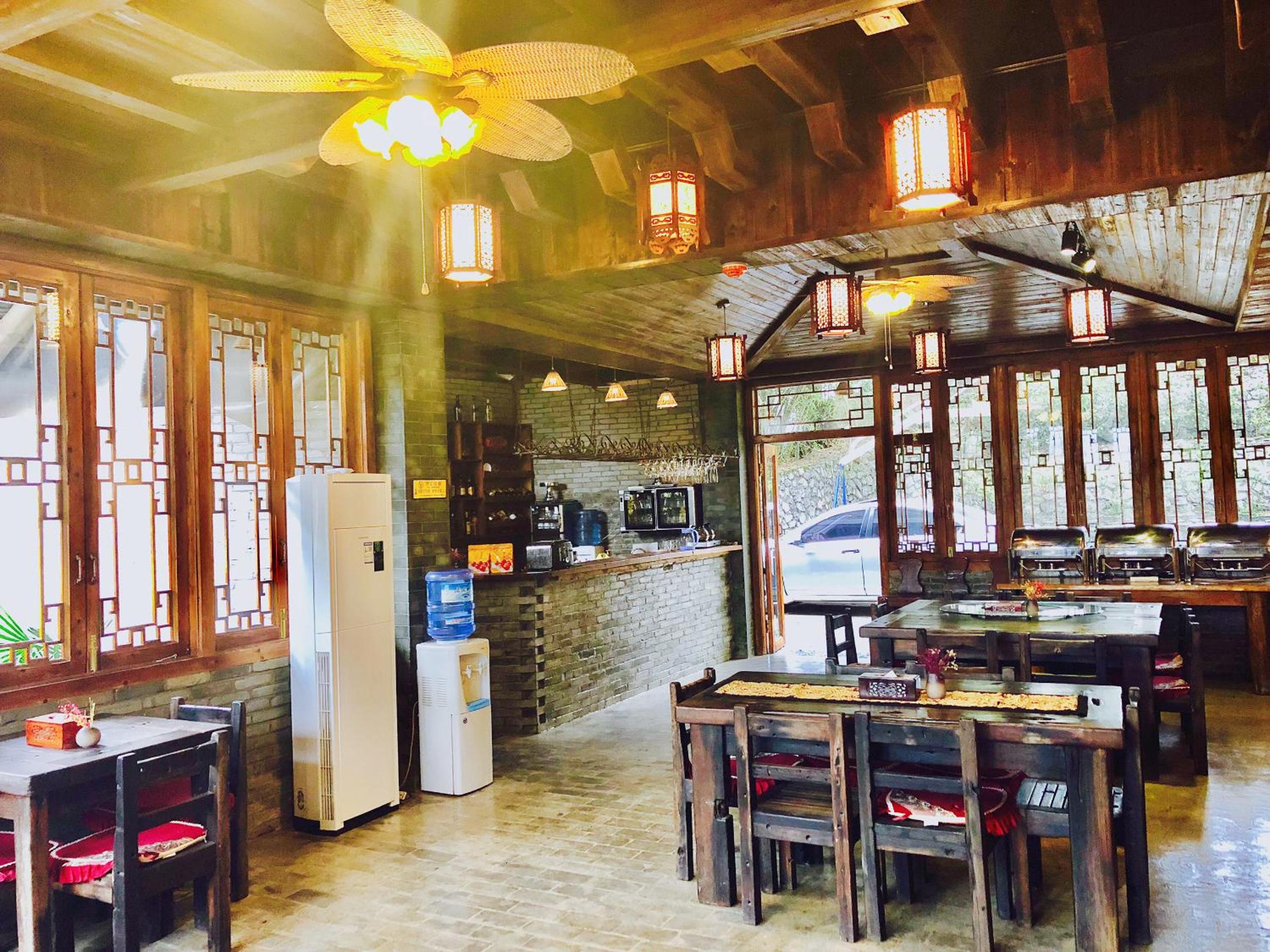 Yangshuo River Lodge Hotel--English speaking team&Swimming pool&Activties organized&Free pick up from Airport or TS over 3 nights
