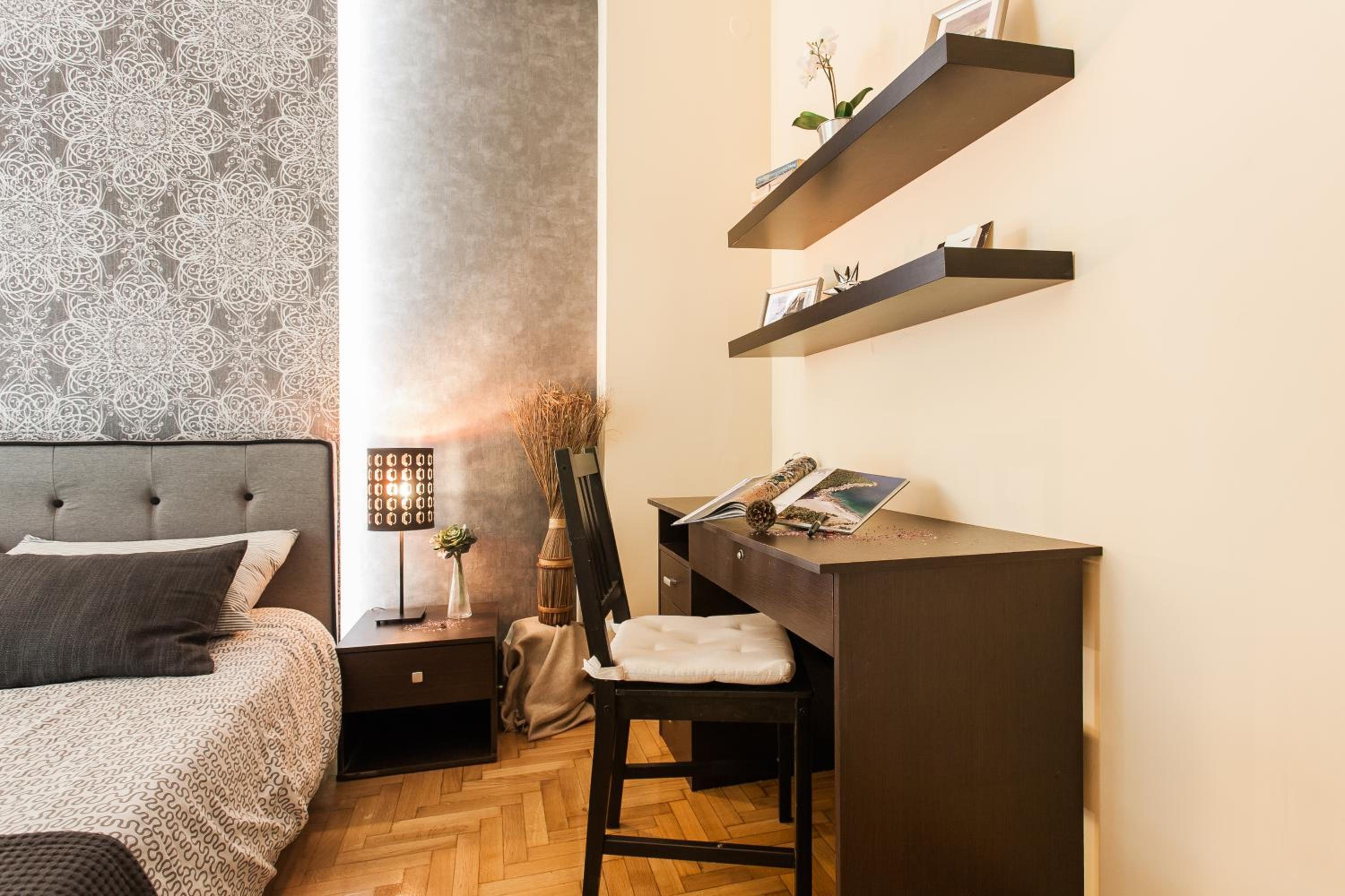 Best Private Rooms in apartment in safe area