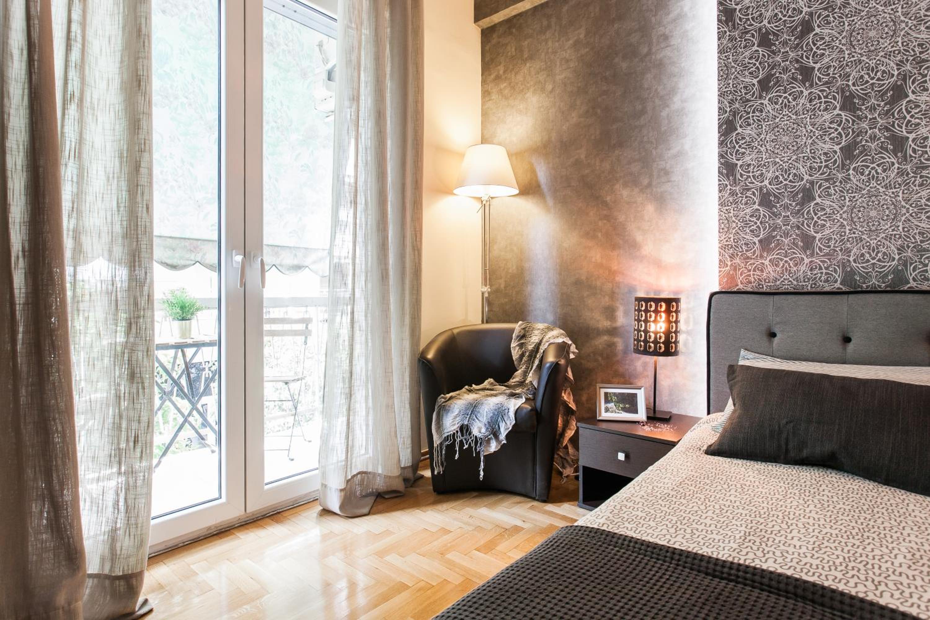 Best Private Rooms in apartment in safe area