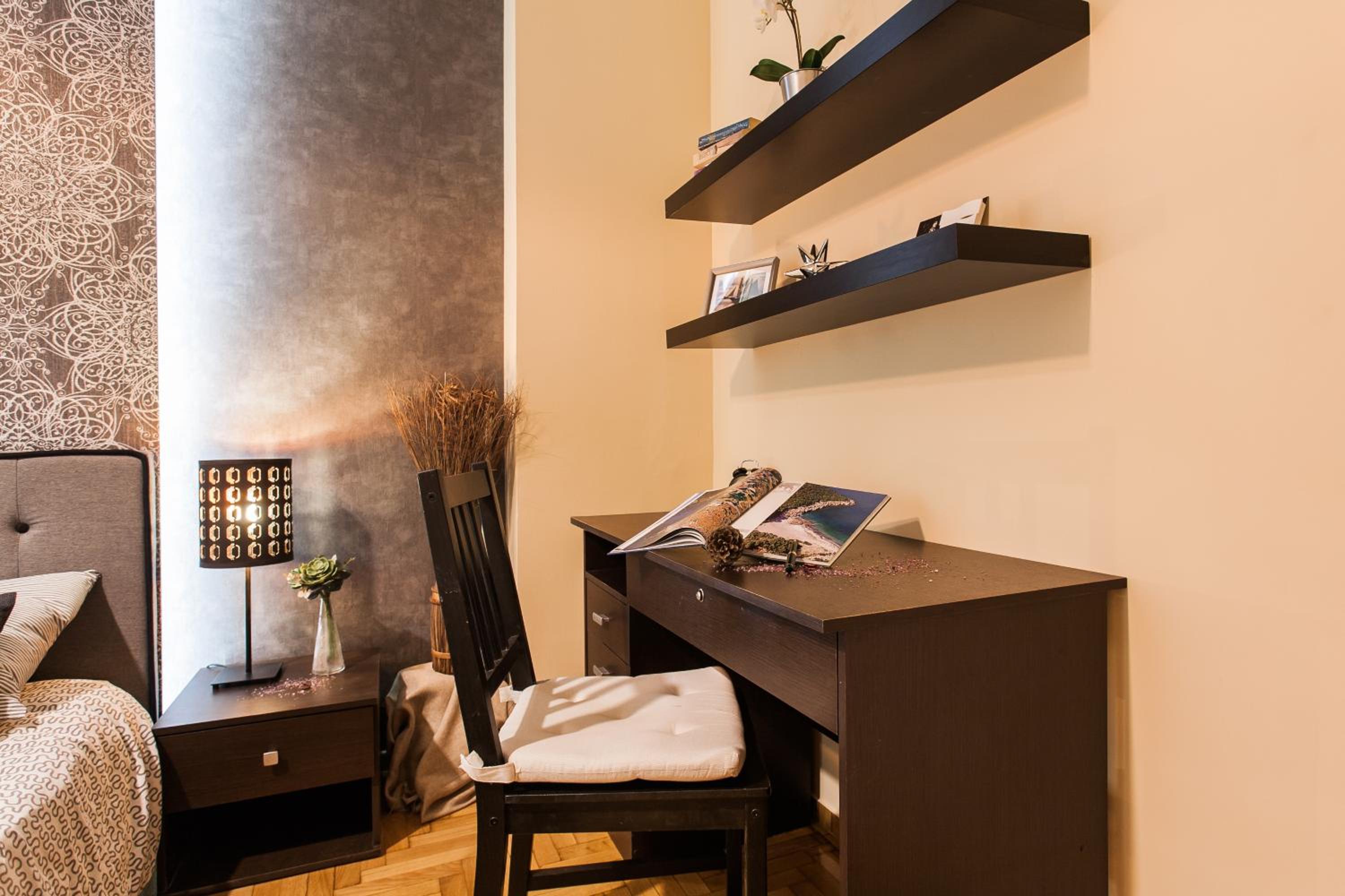 Best Private Rooms in apartment in safe area