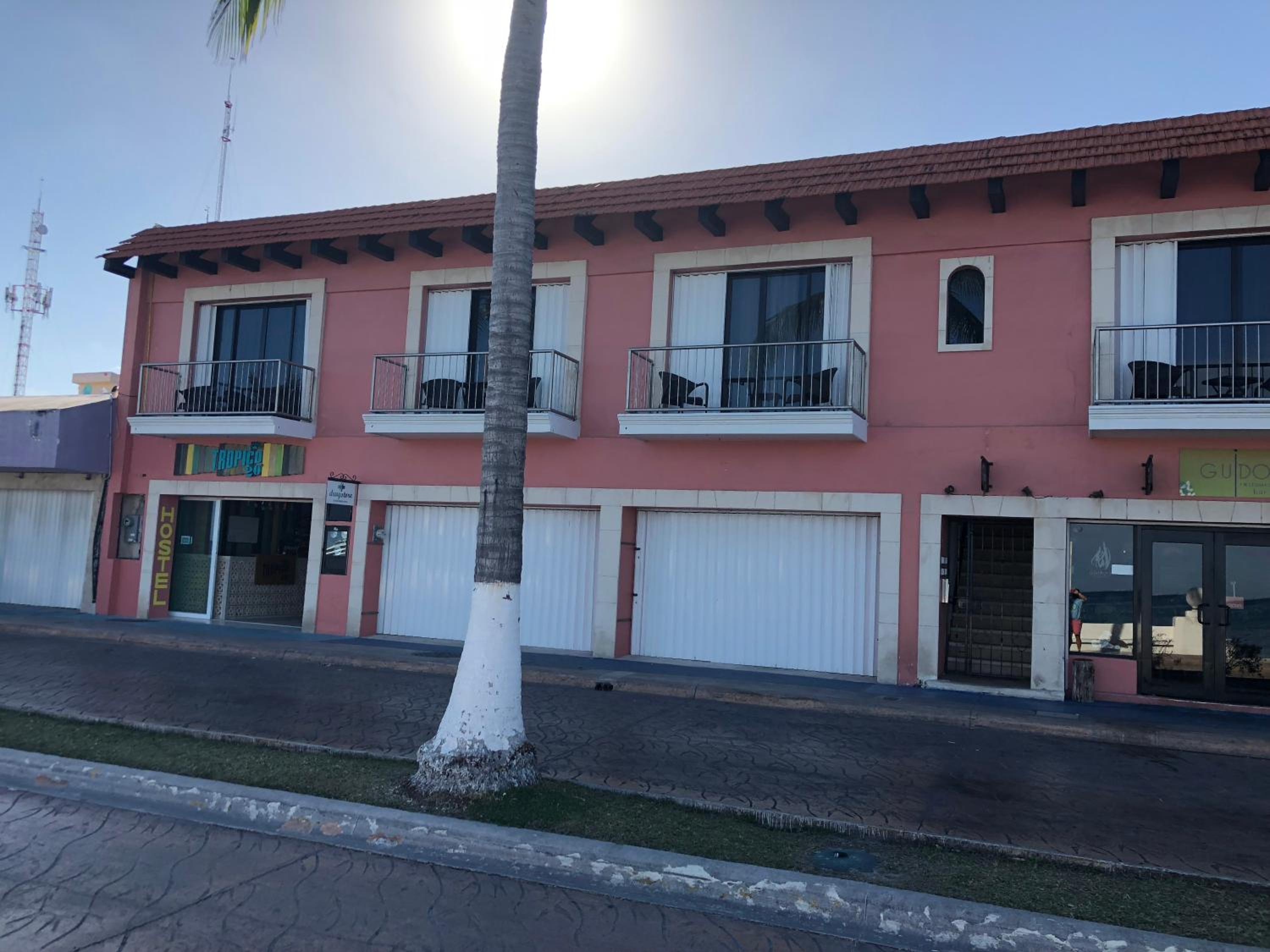 Hotel Hostel Tropico 20º OceanFront - Image 1