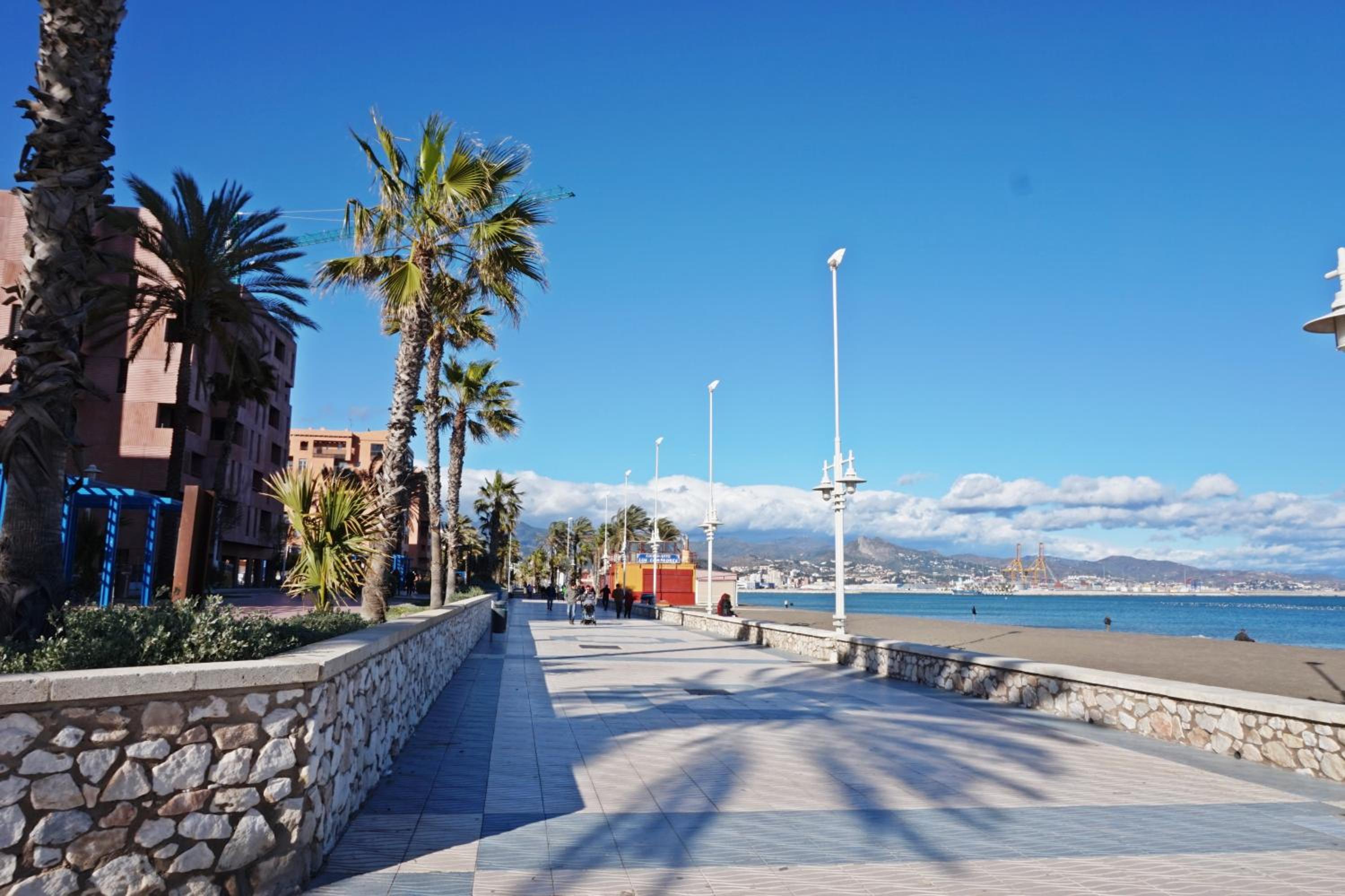 Modern & Stylish Loft with Breathtaking Views FREE WIFI - Close to the sea