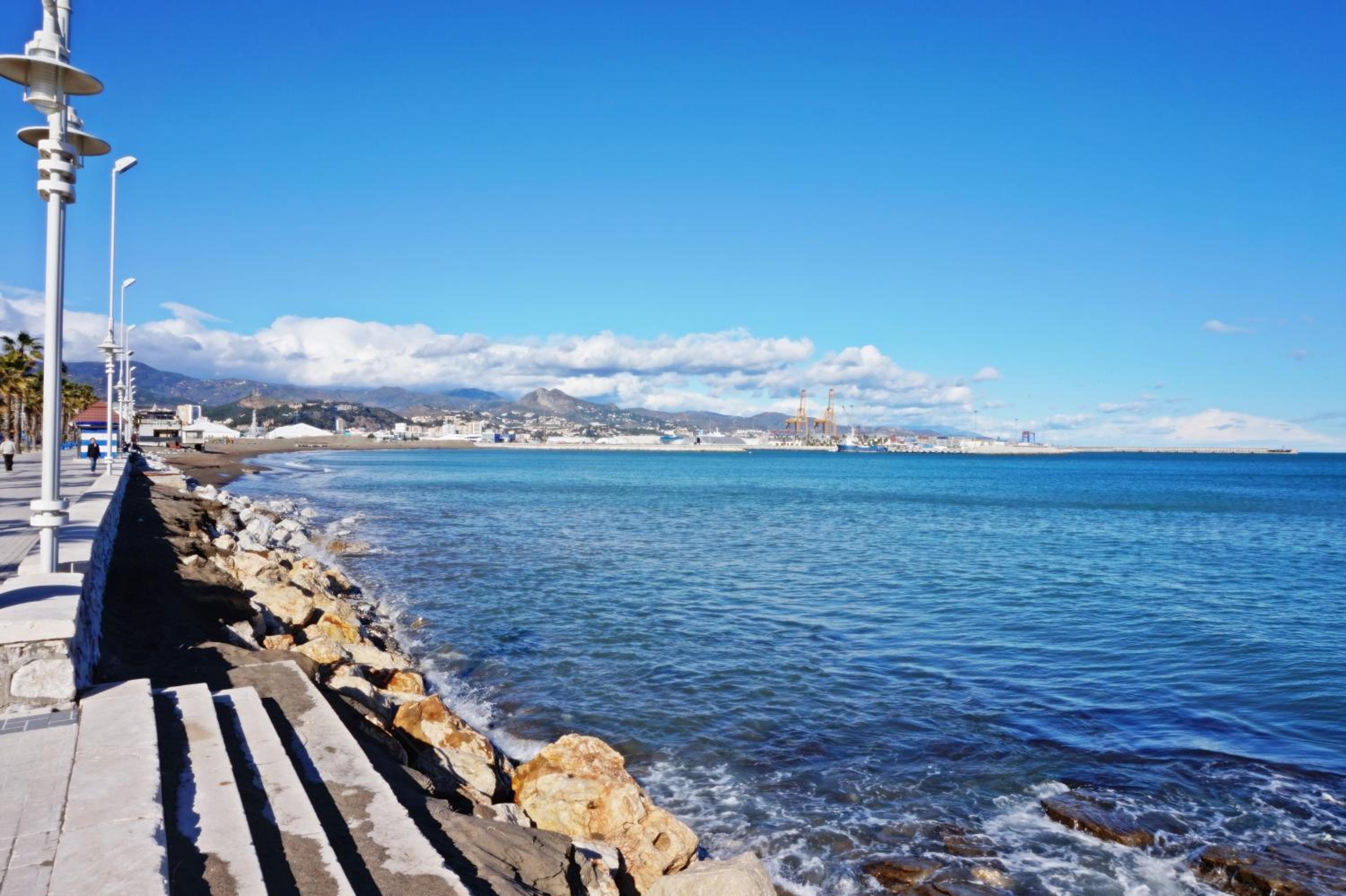 Modern & Stylish Loft with Breathtaking Views FREE WIFI - Close to the sea
