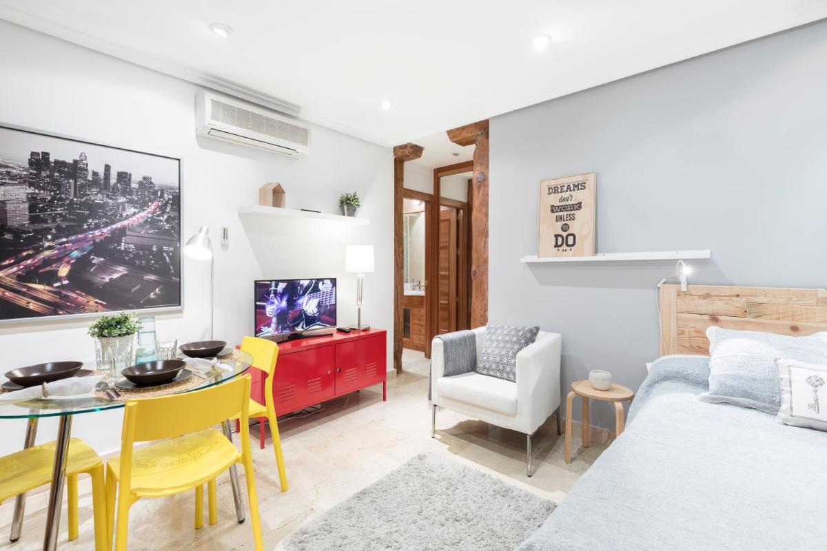 Fuencarral Apartments by Flatsweethome