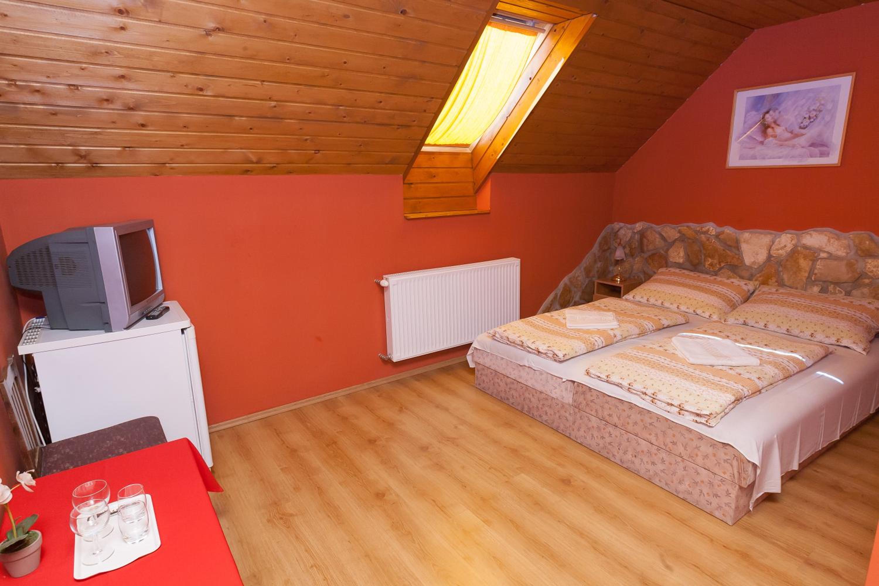 Páratlan Apartmanház view 3