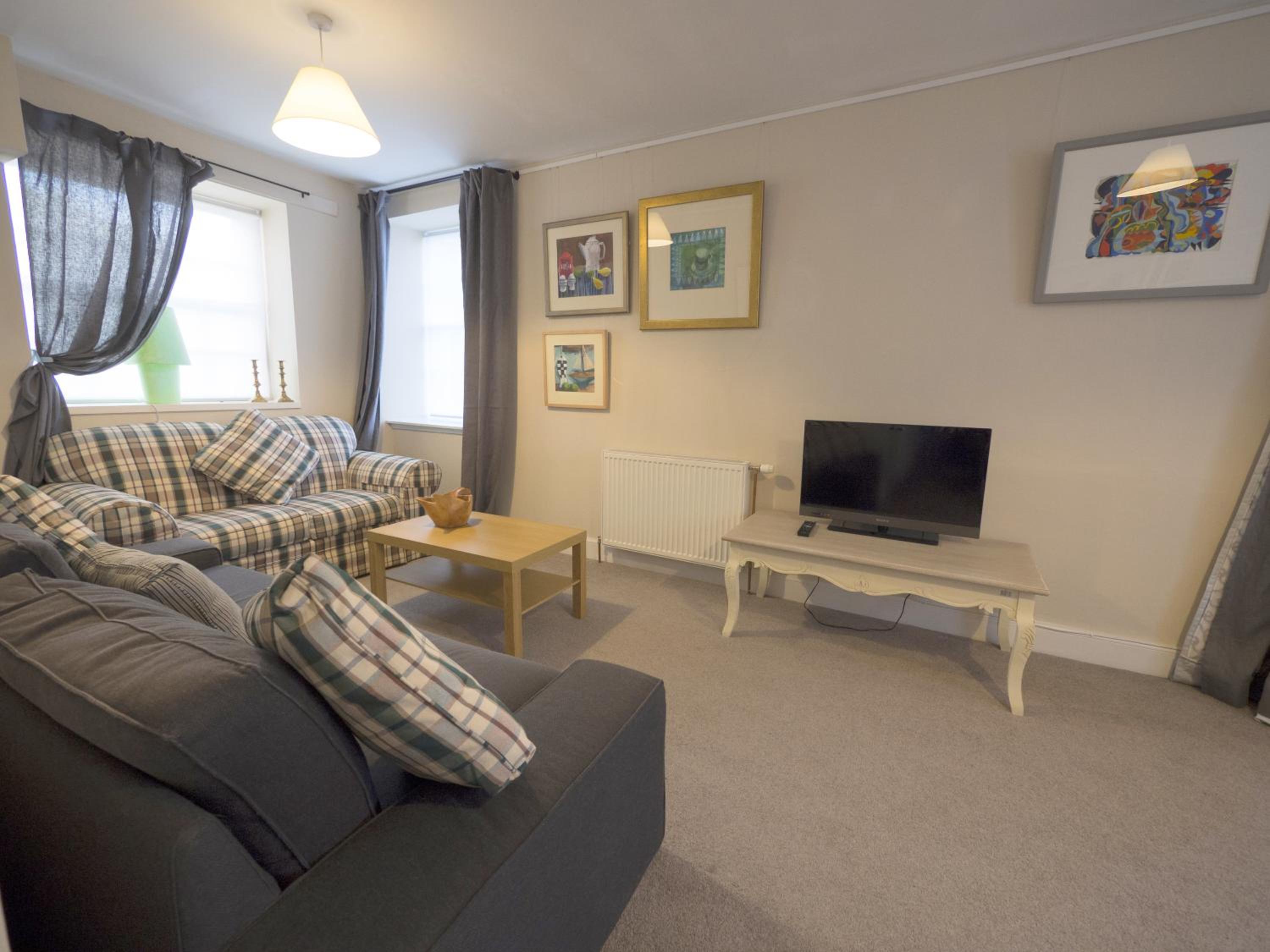 The Gallery Flat, 4 Tannage Brae view 3