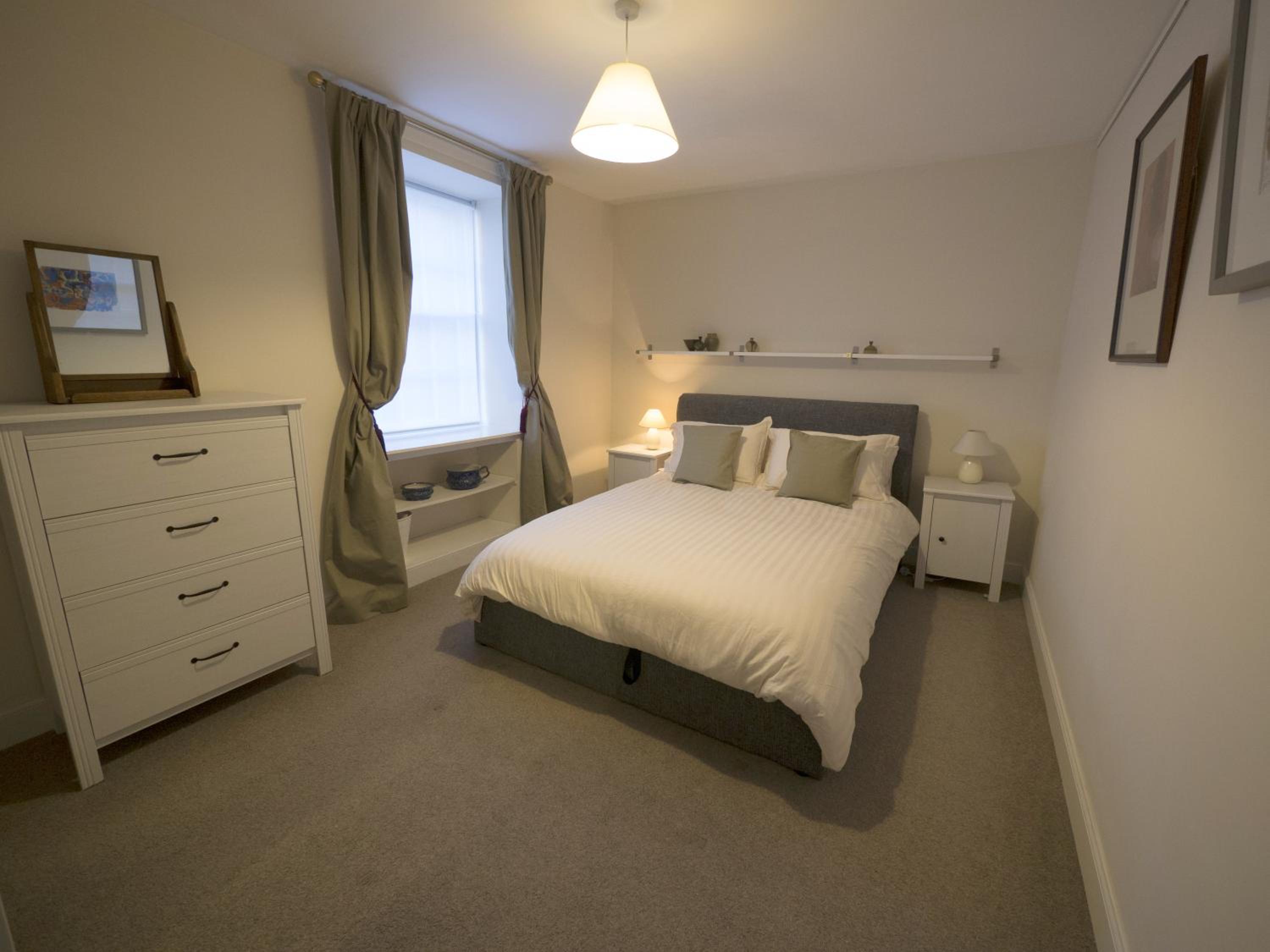 The Gallery Flat, 4 Tannage Brae view 5