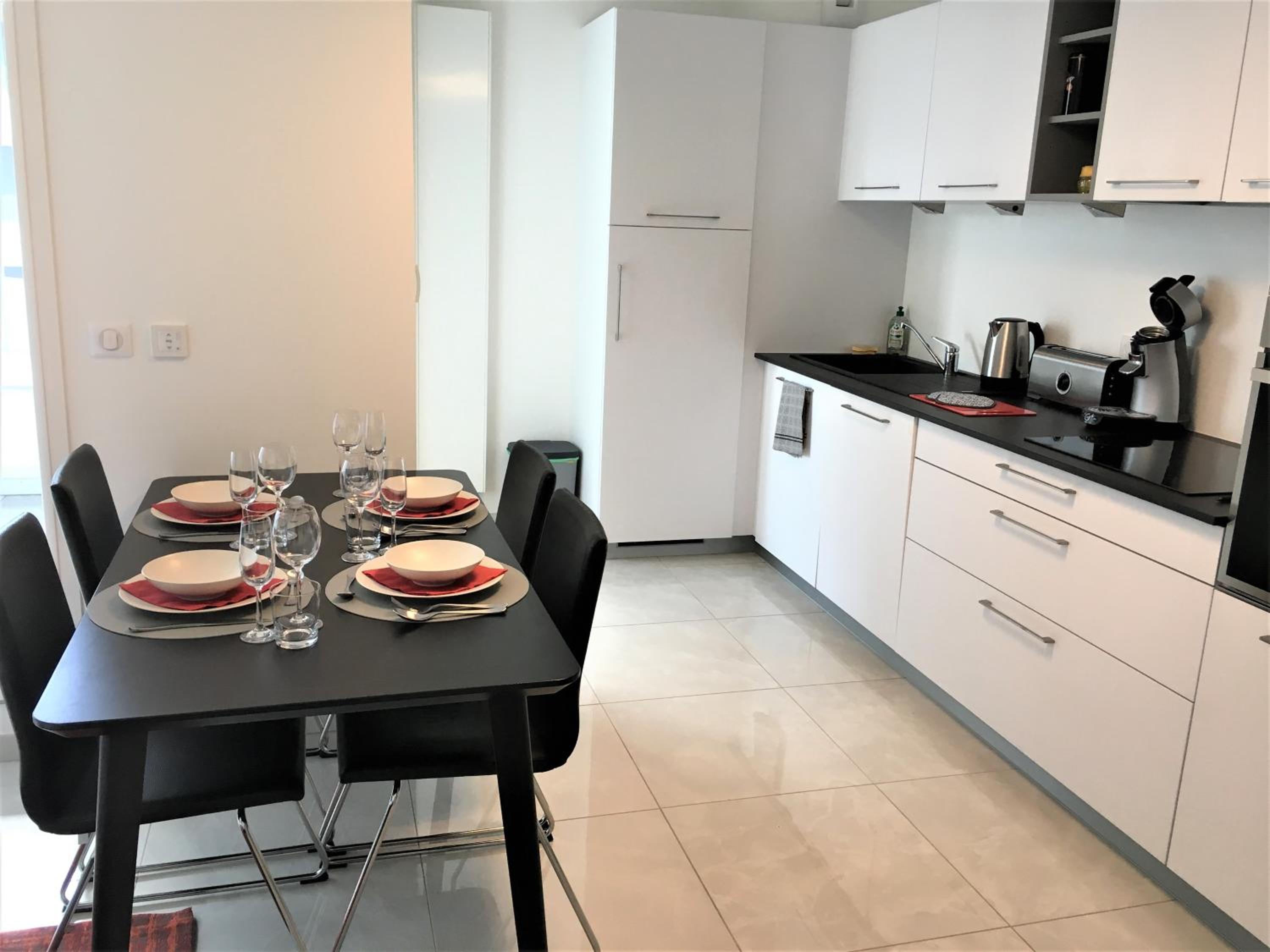 Hotel Cosy - Image 1