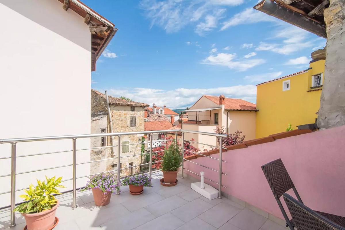 Charming Apartment view 5