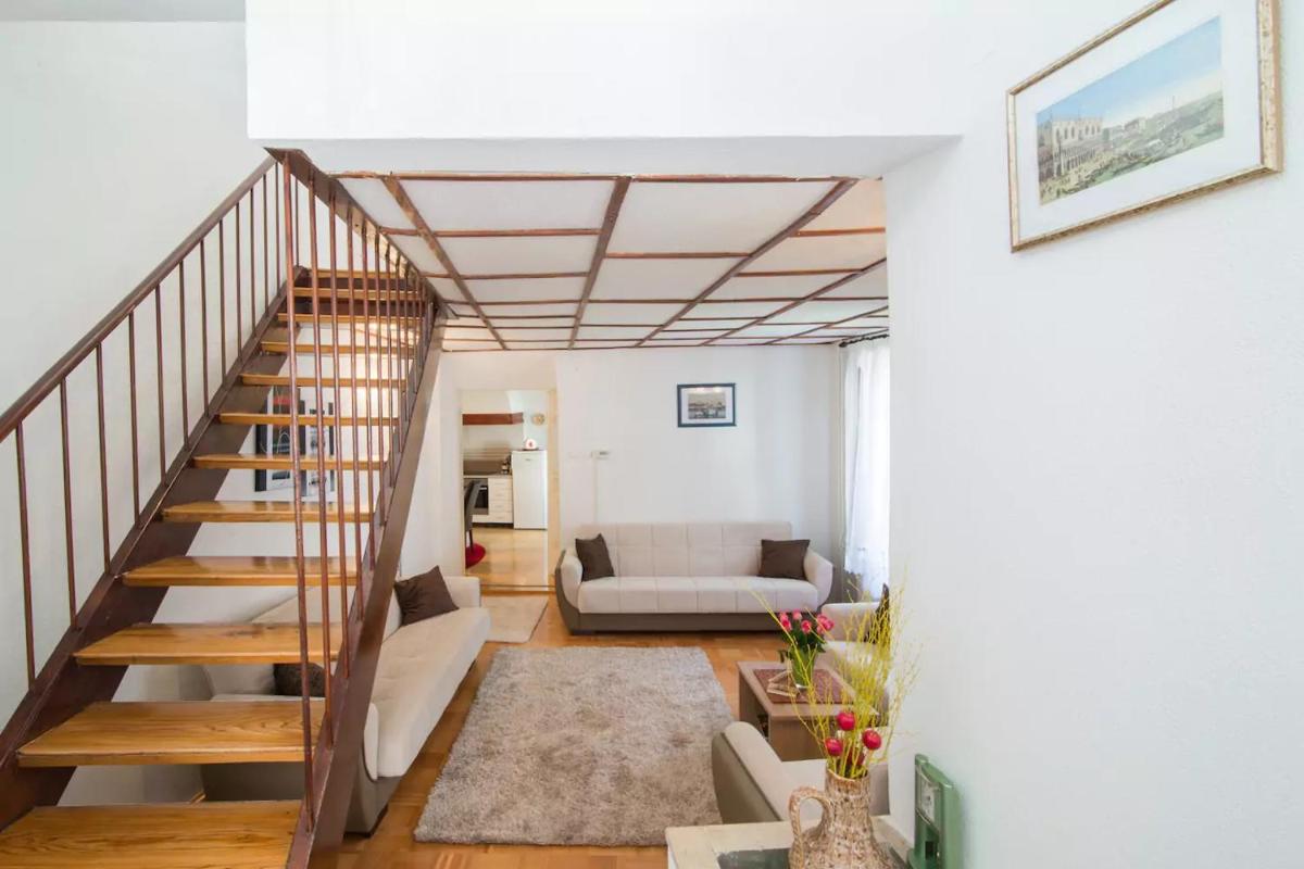 Charming Apartment view 3