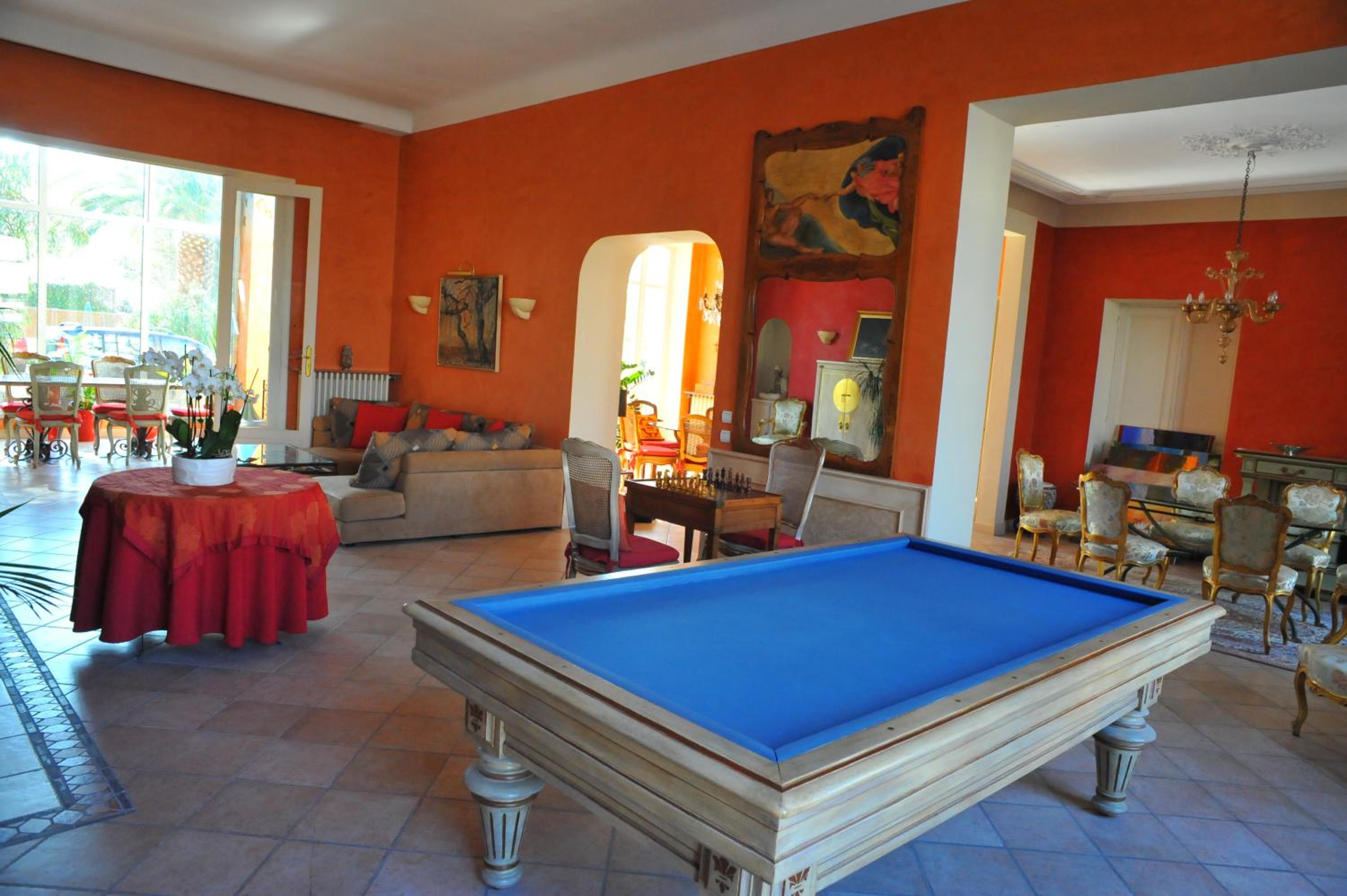 lounge