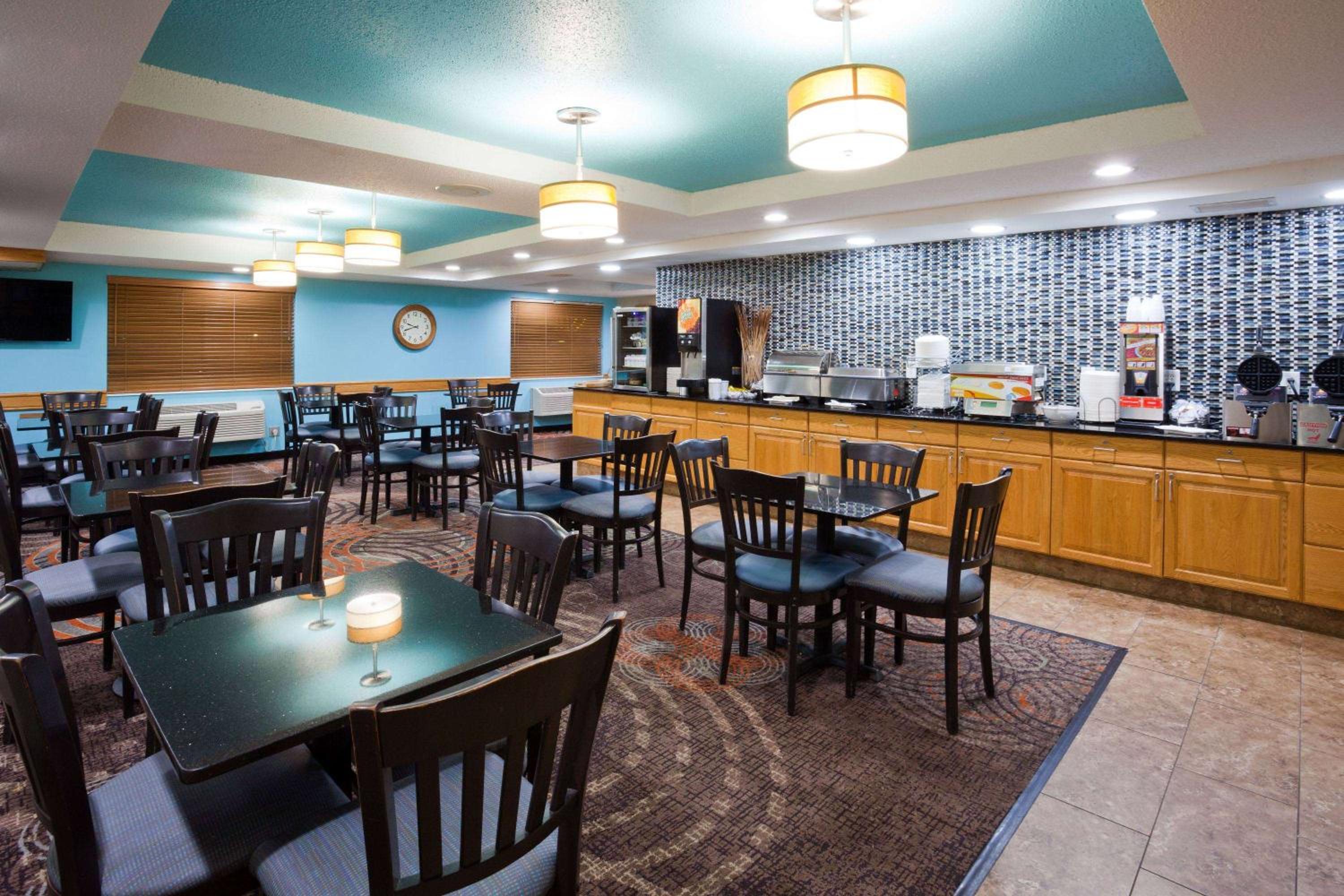 AmericInn by Wyndham Shakopee Near Canterbury Park - Property Image 6