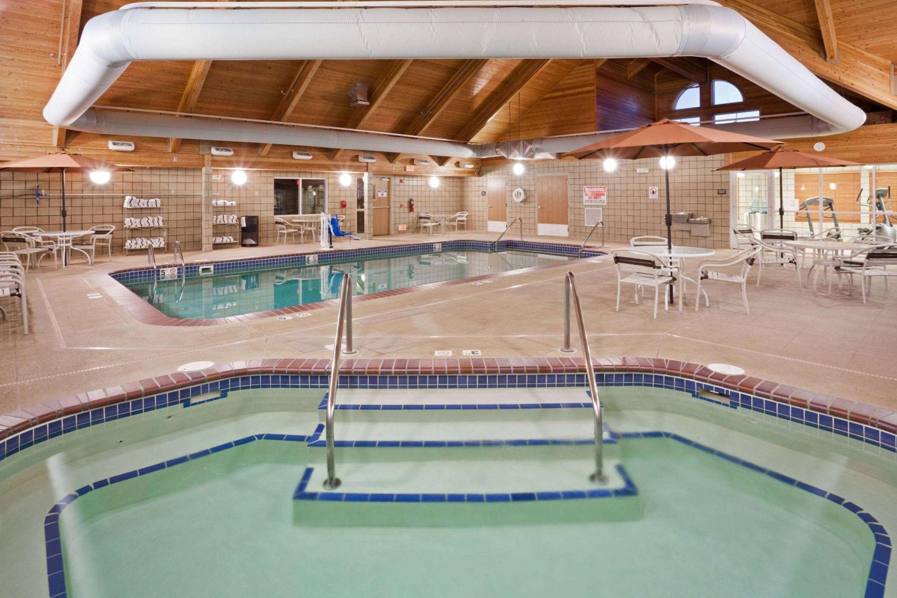 AmericInn by Wyndham Fort Pierre Conference Center - Property Image 2