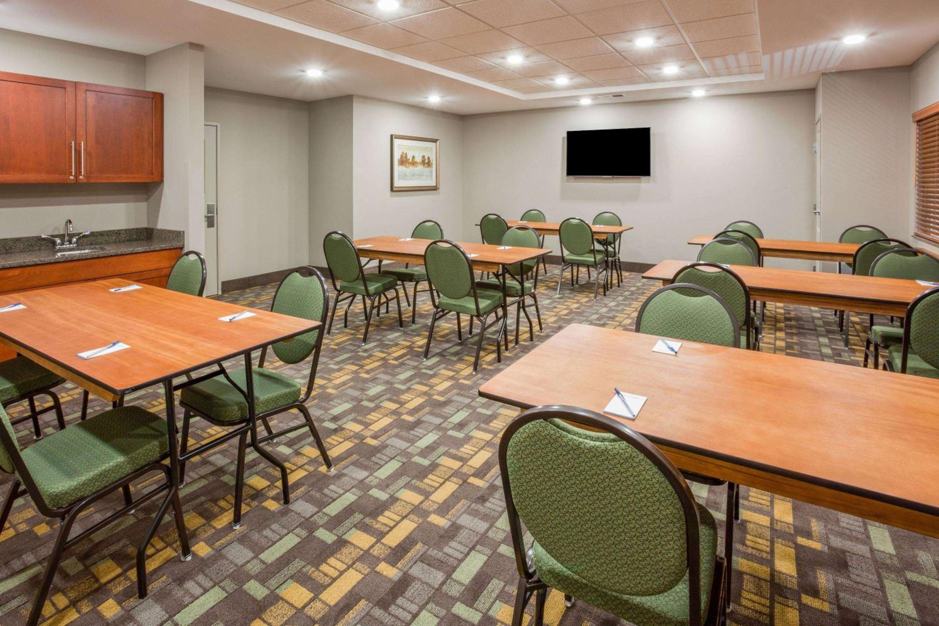 AmericInn by Wyndham Sibley