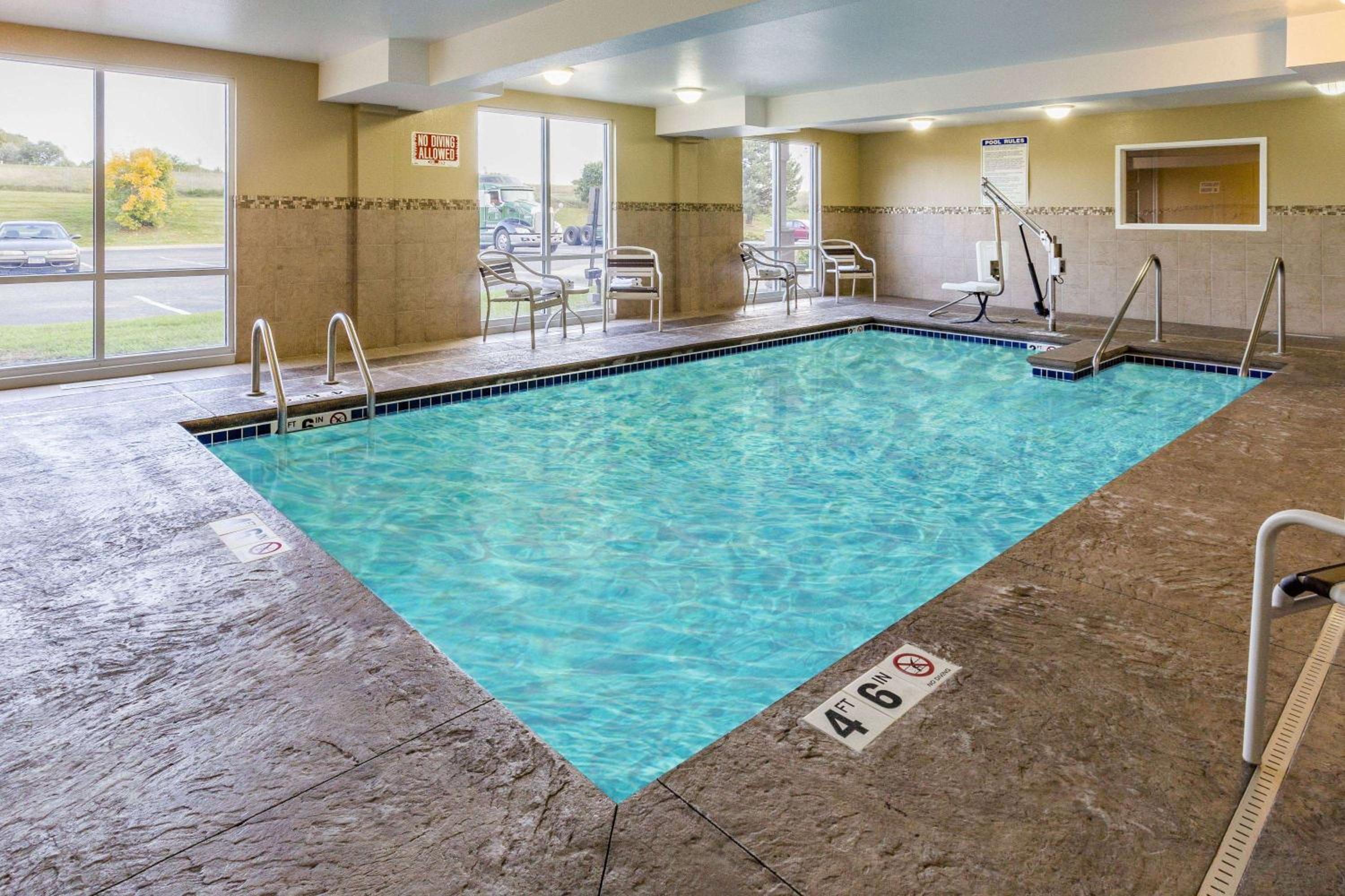 AmericInn & Suites Burnsville, MN