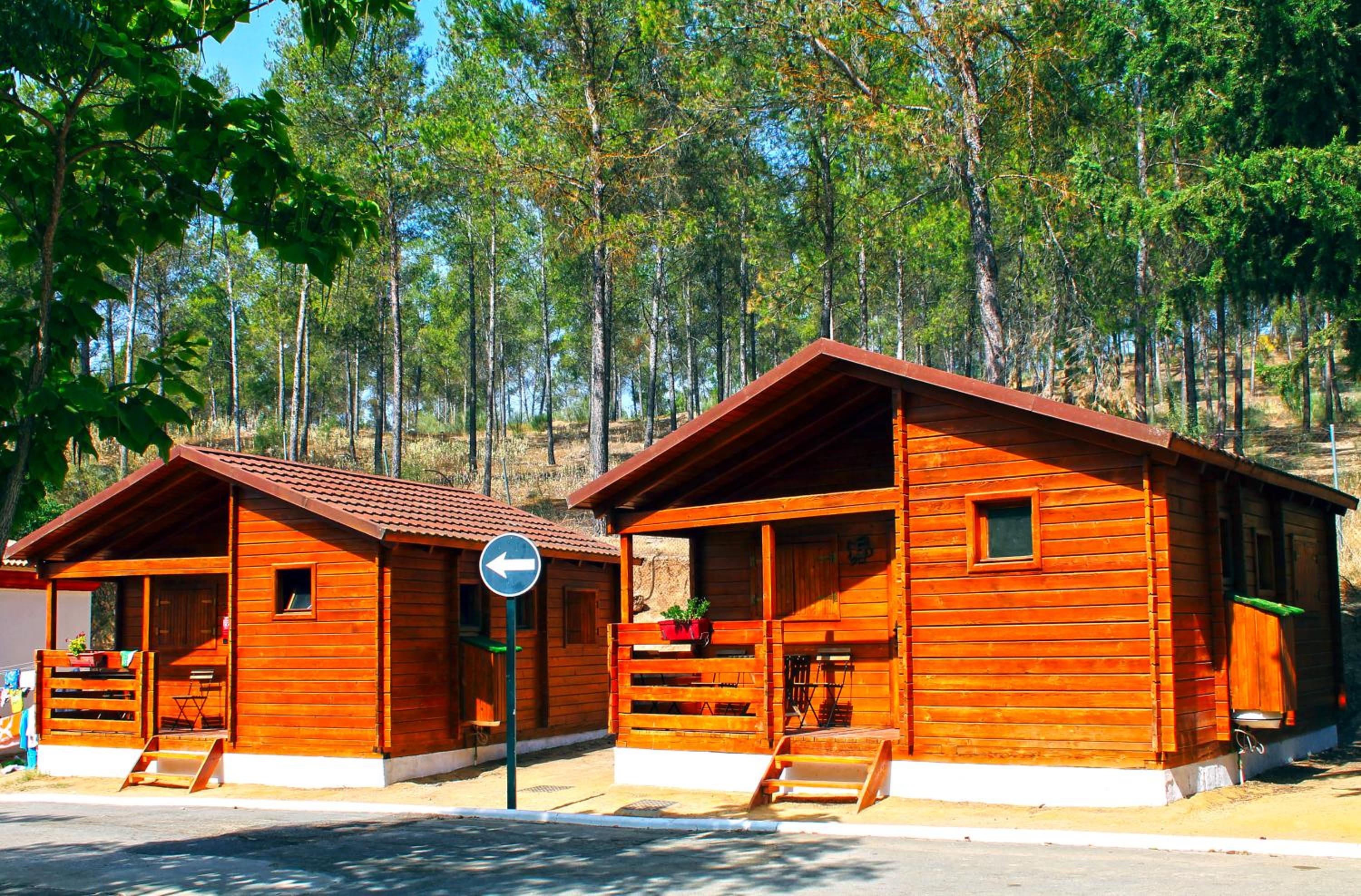 CENTRO DE OCIO ALÚA Bungalows Camping Rafting Benamejí