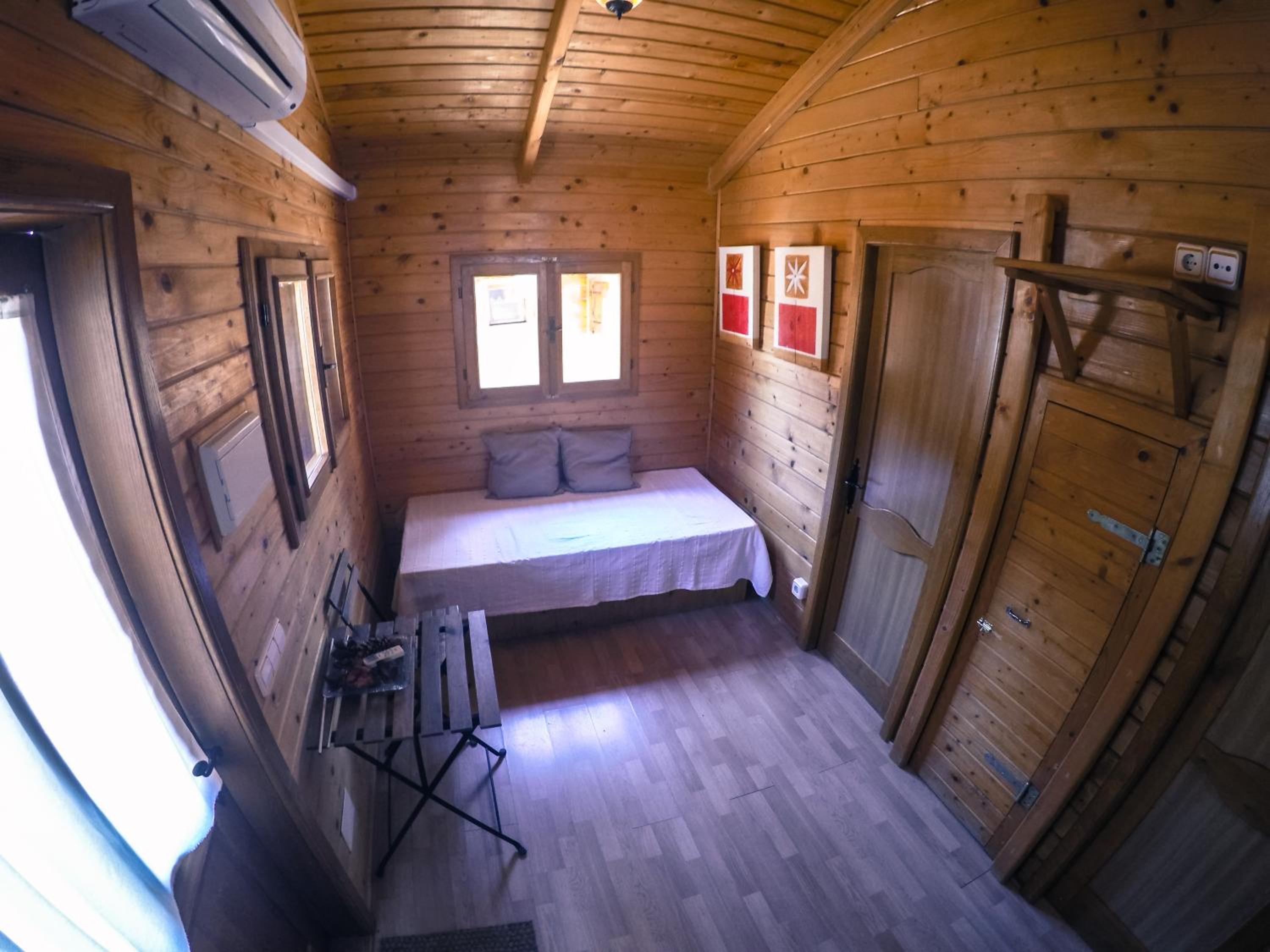 CENTRO DE OCIO ALÚA Bungalows Camping Rafting Benamejí