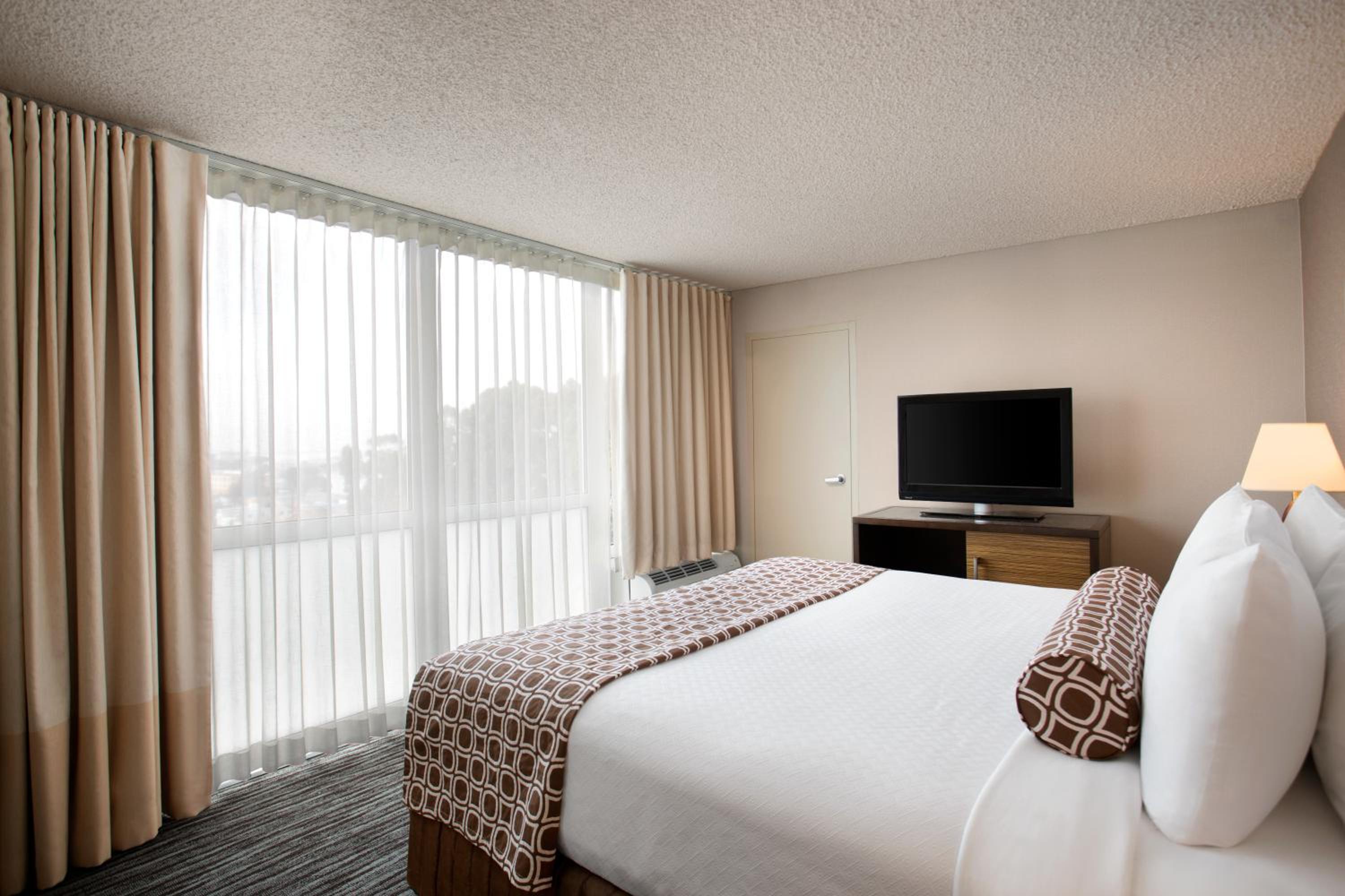 San Francisco Vacations - Crowne Plaza San Francisco Airport, an IHG Hotel - Property Image 2