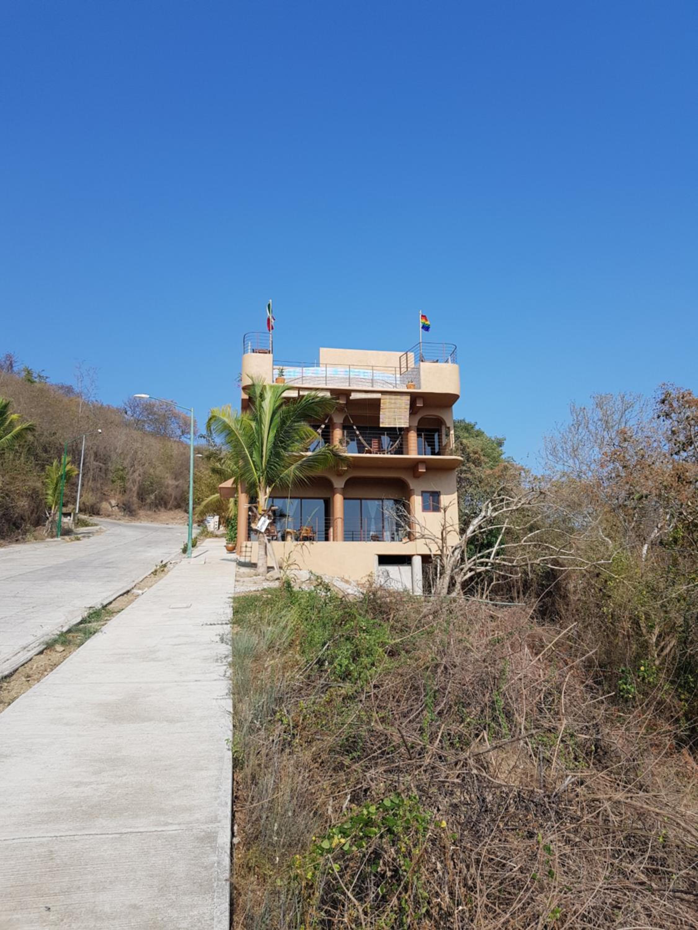 Casa Arcoiris Zihuatanejo B&B