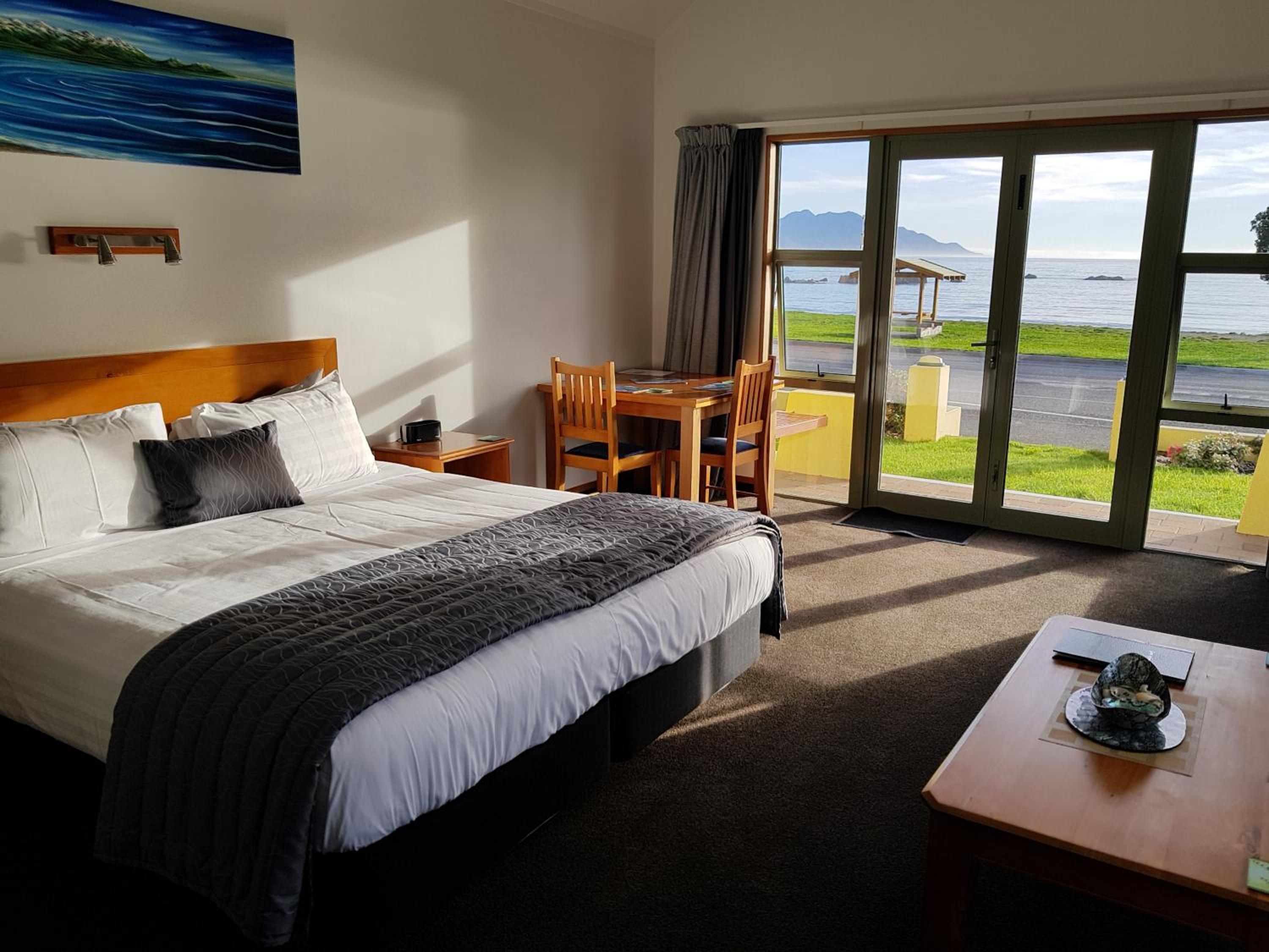 The Anchor Inn Beachfront Motel