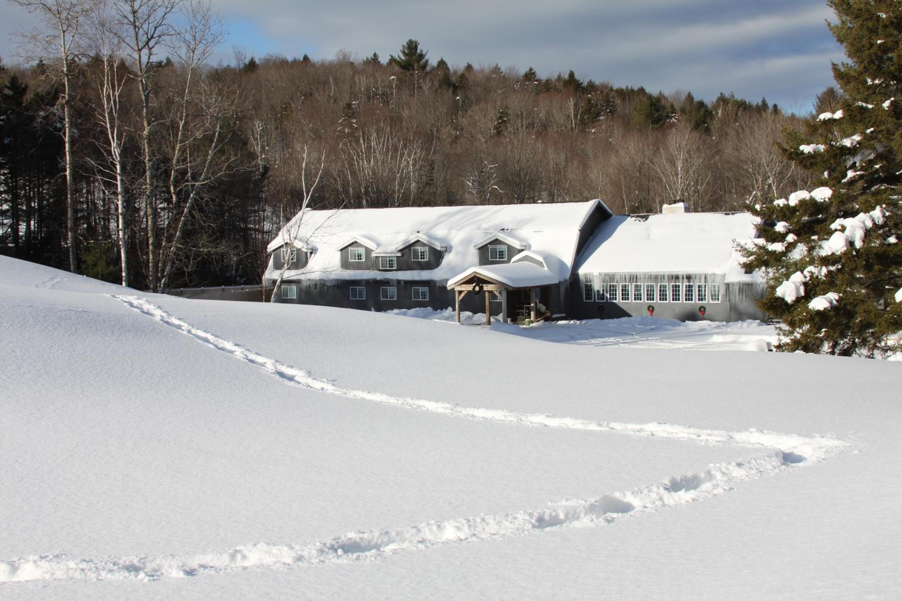 Hotel Trailside Inn - Image 1