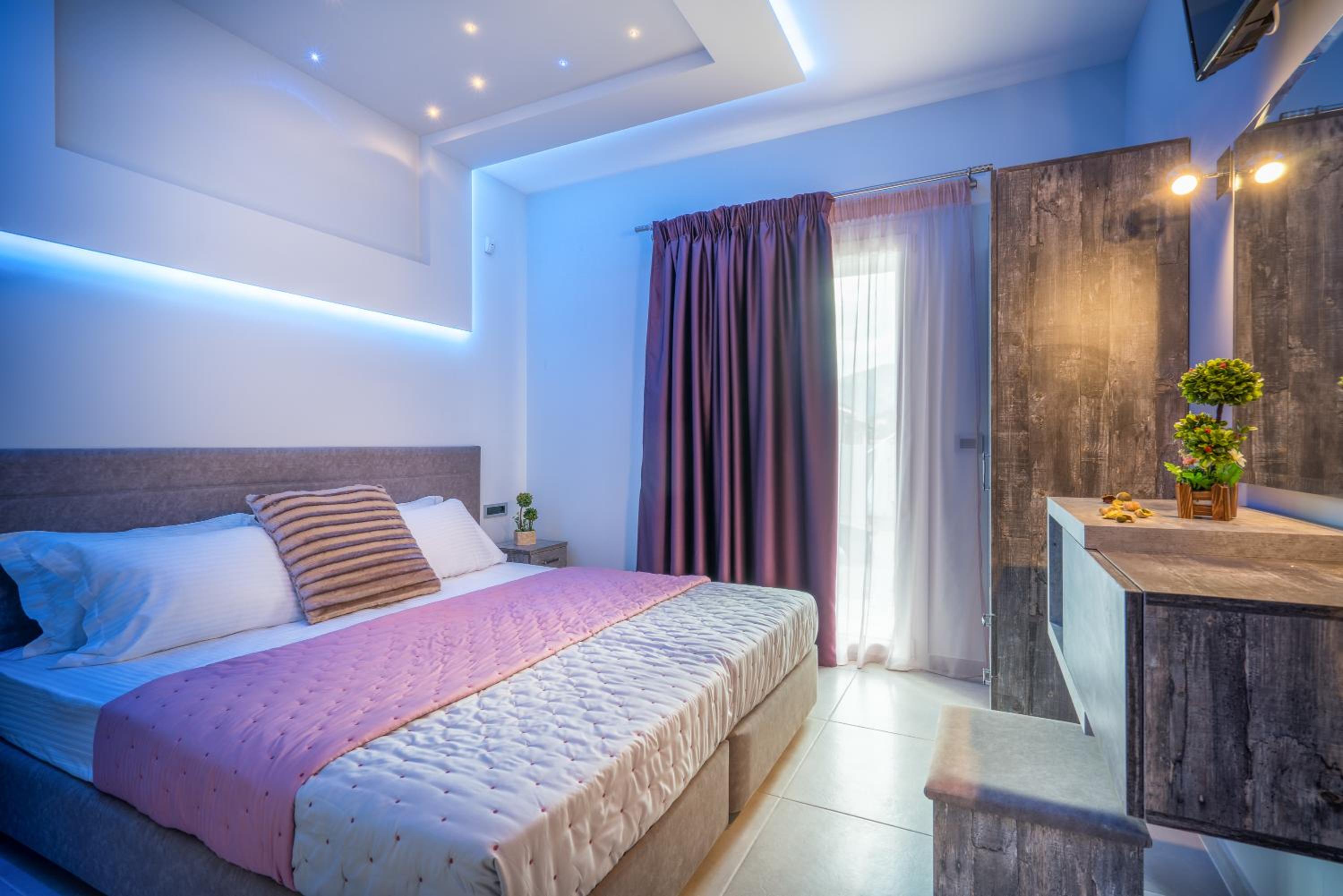 Savvas Luxury Suites view 5