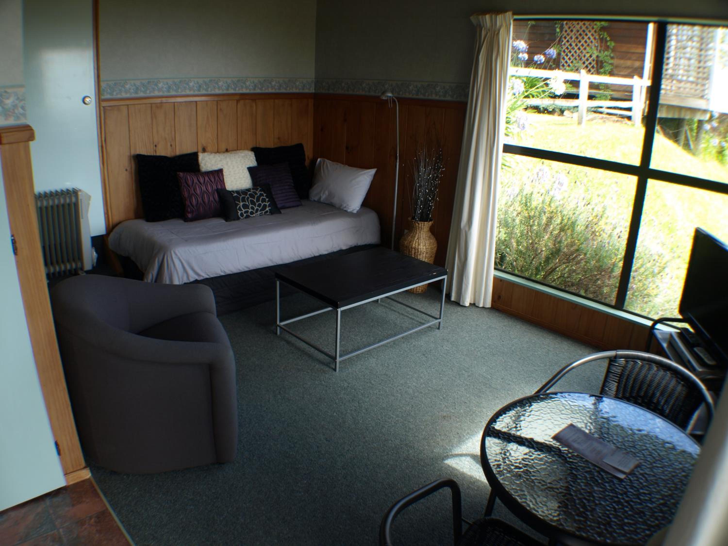 Grafton Cottage & Chalets