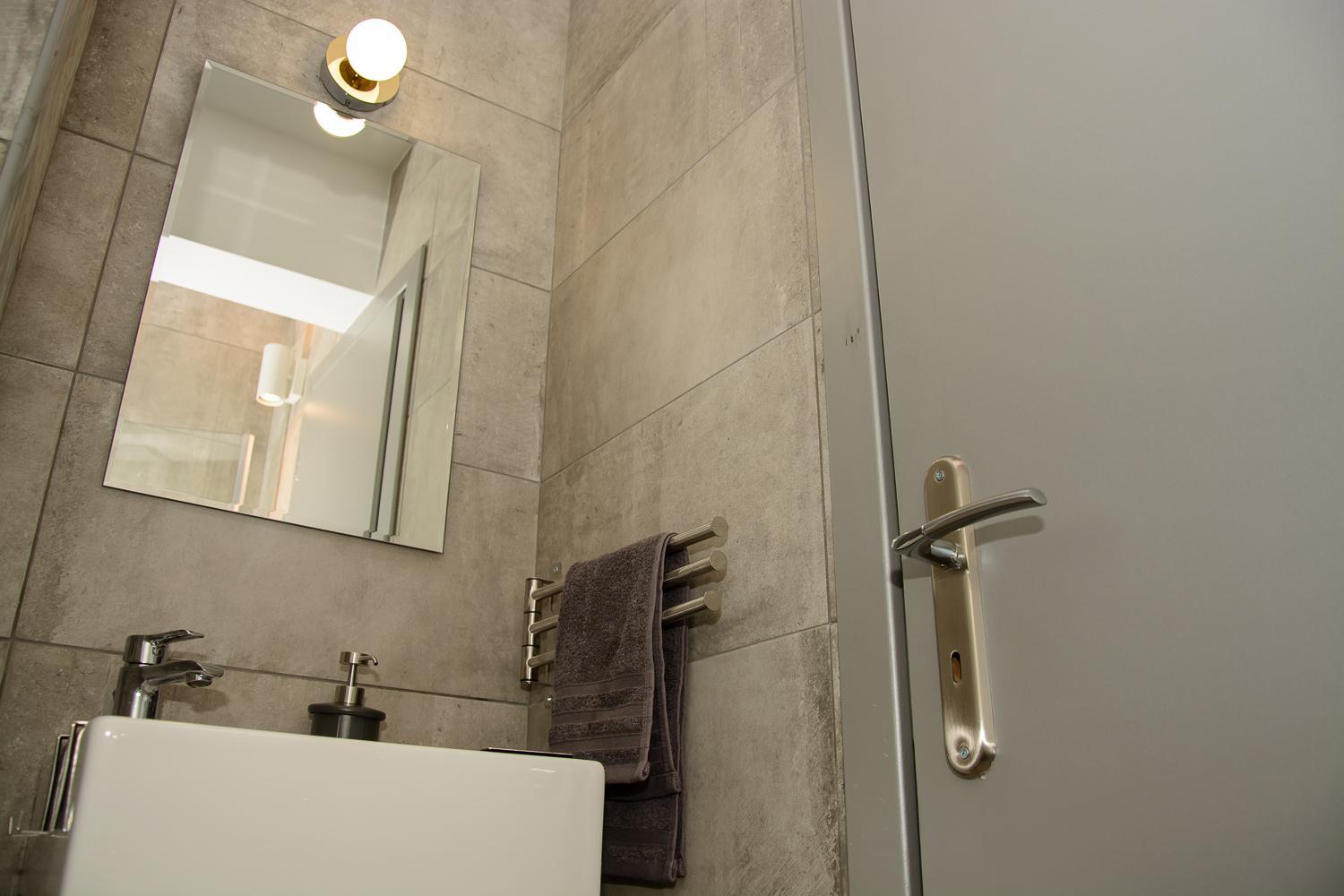 Comfy brand new apt near Acropolis museum