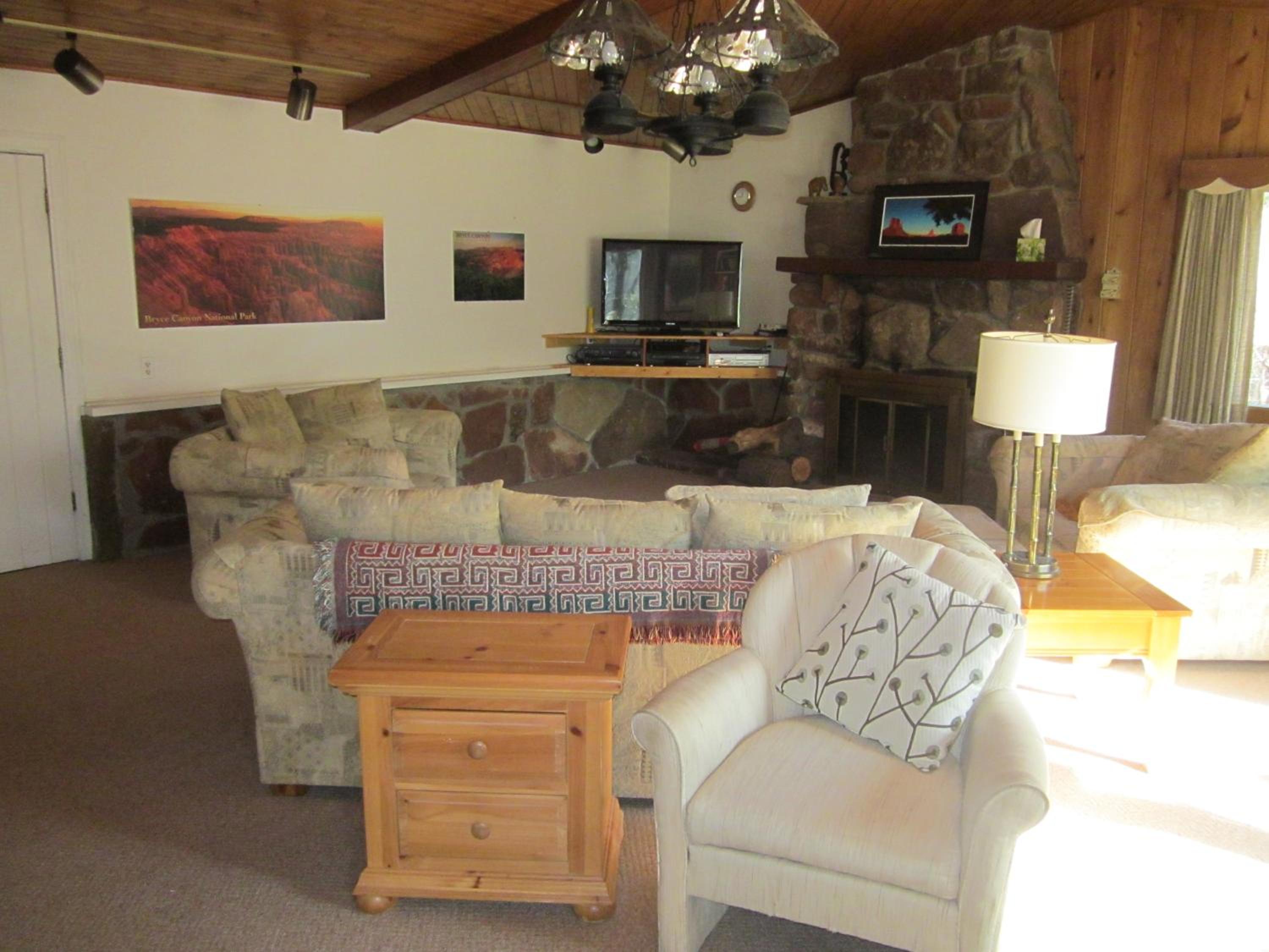 Dodgeton Creek Inn