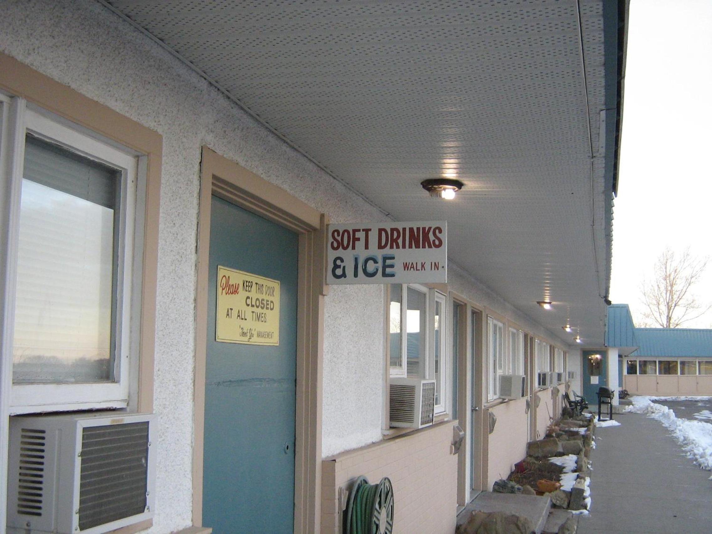 Parkway Motel & European Lodges