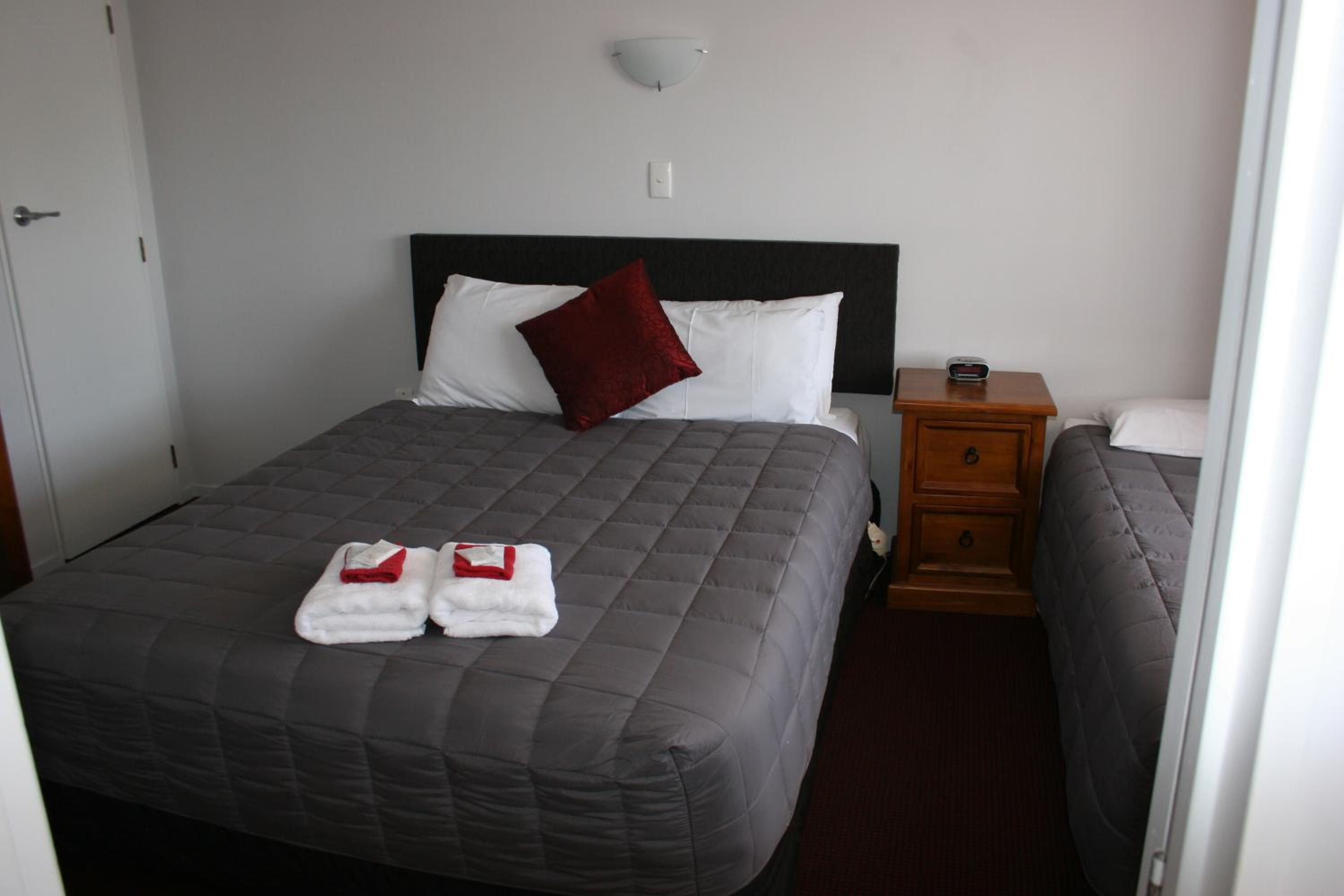 Burgundy Rose Motel view 3