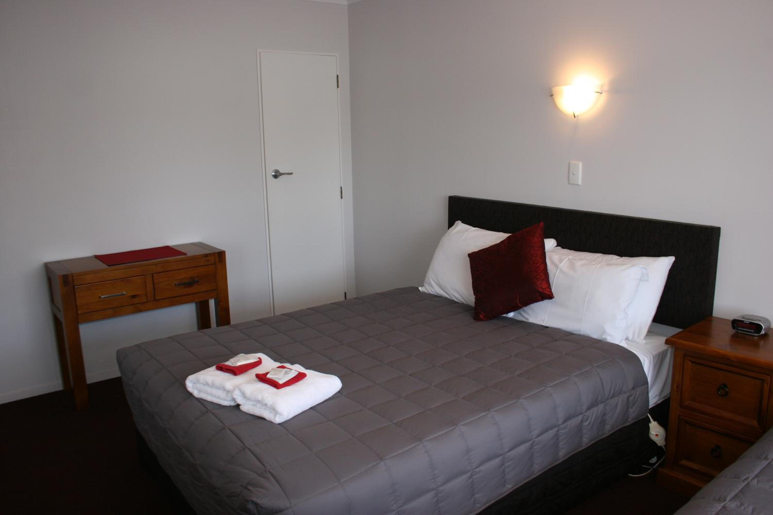 Burgundy Rose Motel view 5