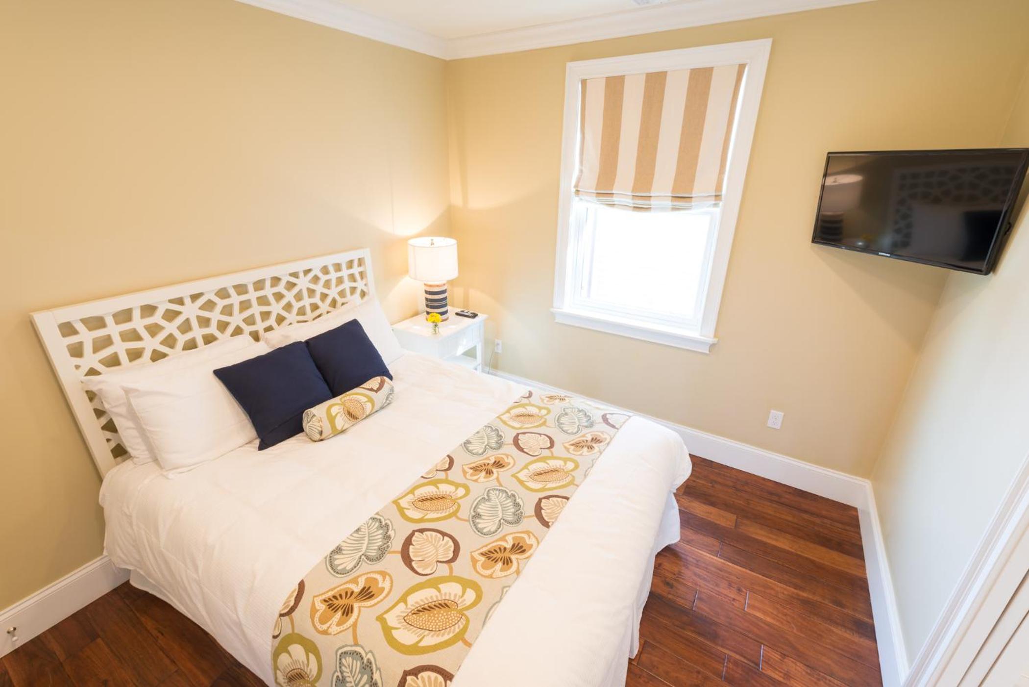 The Newport Lofts - 546 Thames Street