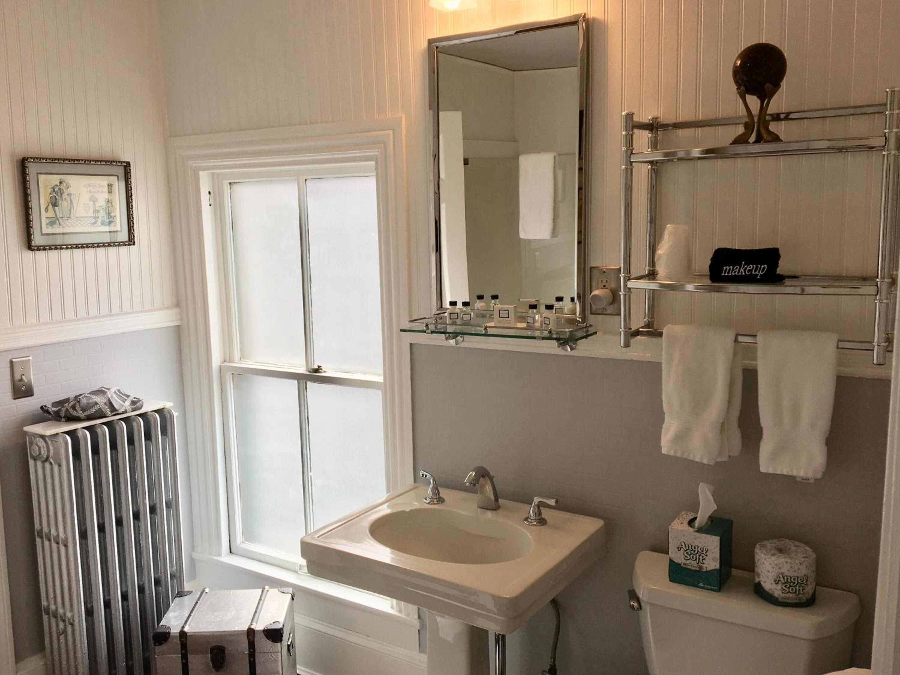 Queen Vic Guest House