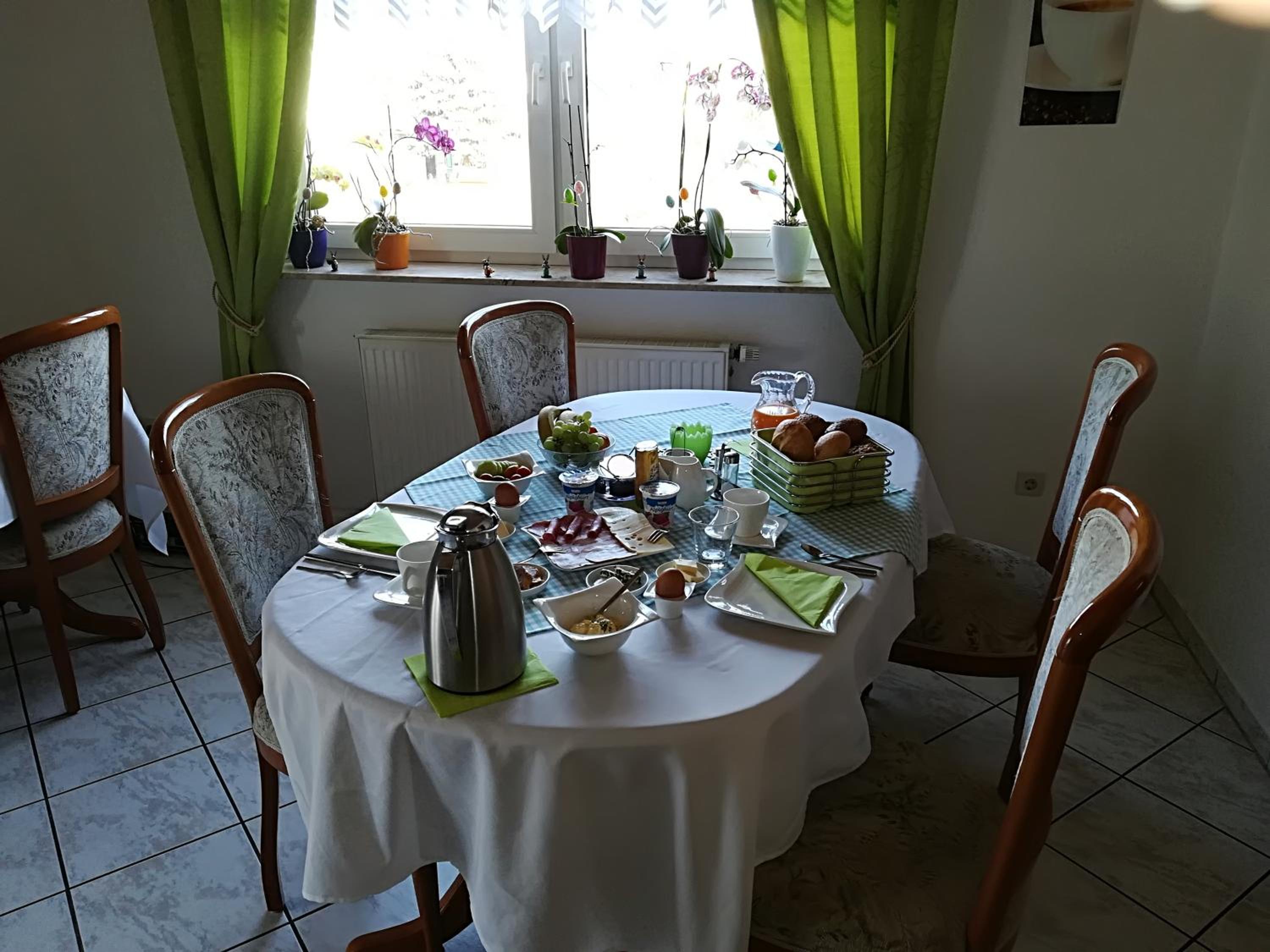 Weinbau & Pension "8Zeilen" view 4